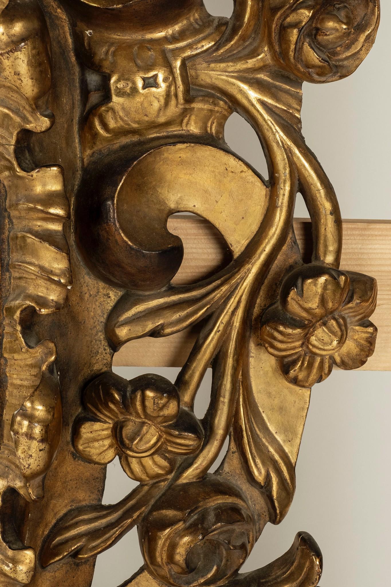 18th Century Spanish Baroque Gilt Wood Mirror For Sale 1