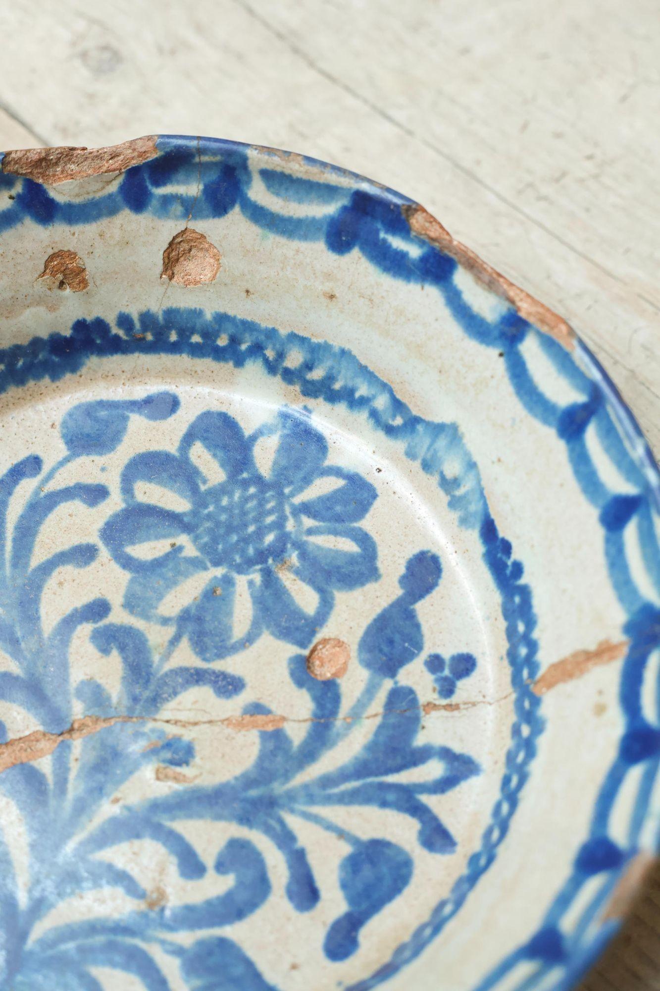 18th century Spanish bowl - No 2 In Good Condition In Malton, GB