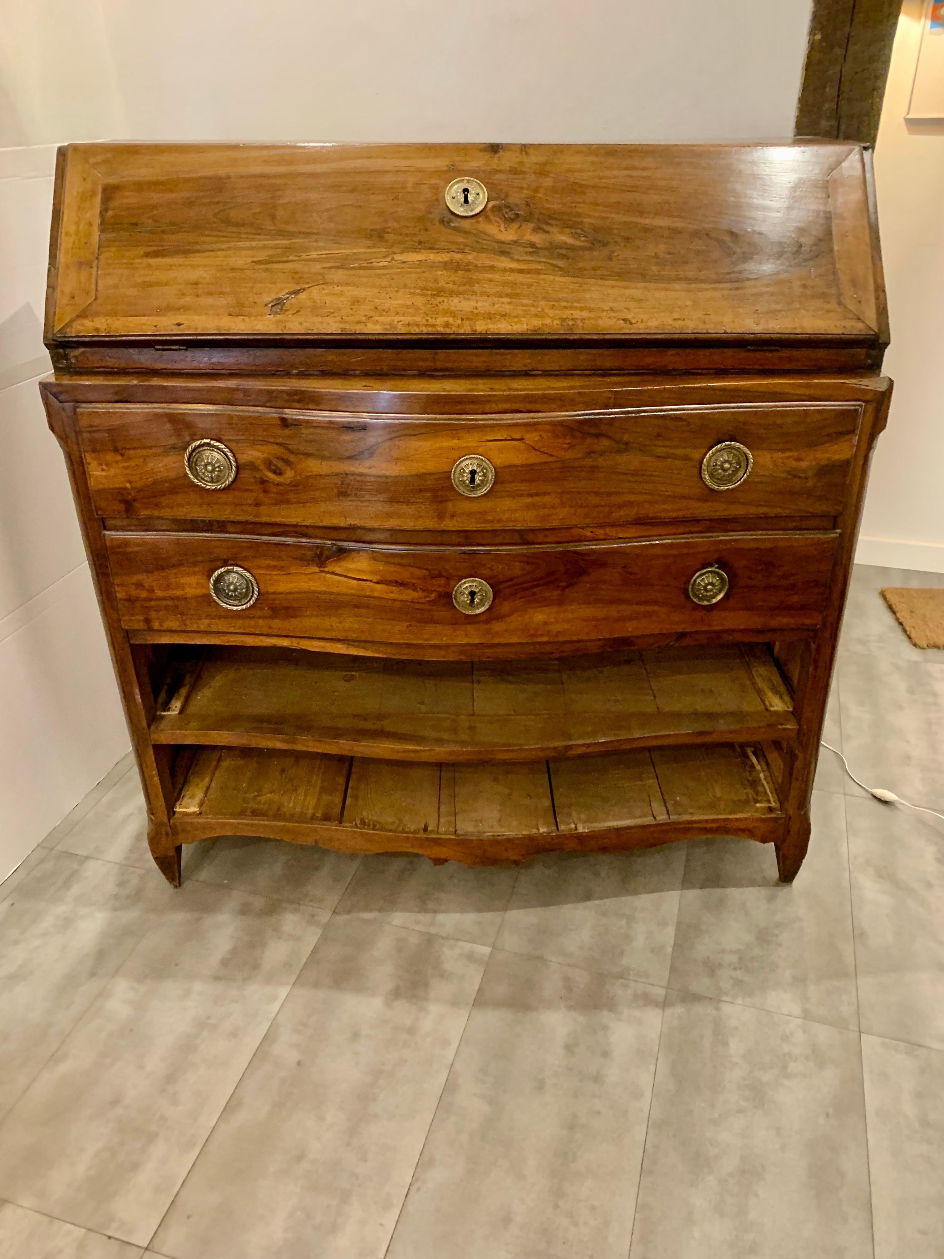 18th Century Spanish Bureau Desk Walnut Wood For Sale 7
