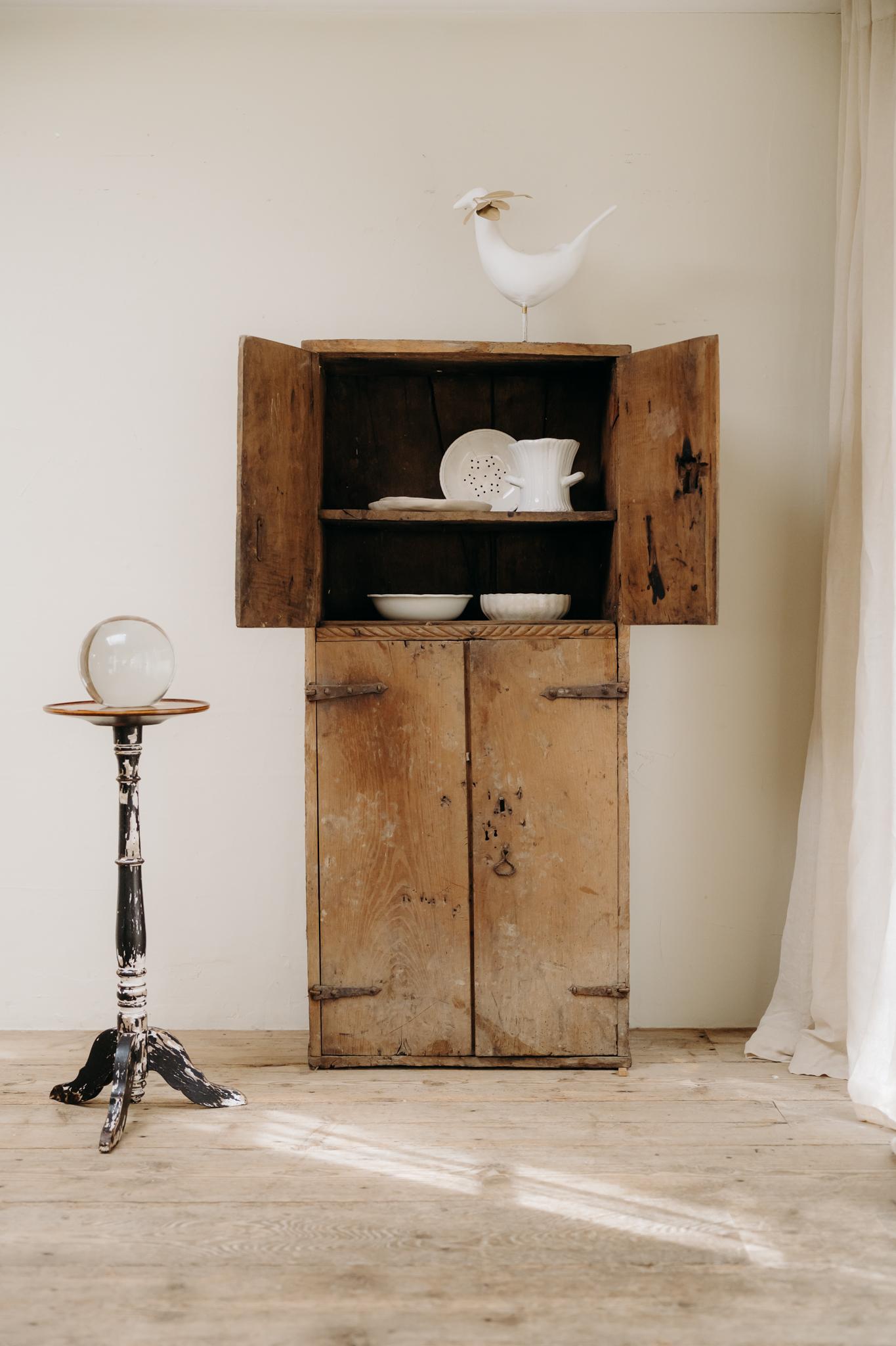Armoire espagnole du 18e siècle en vente 4