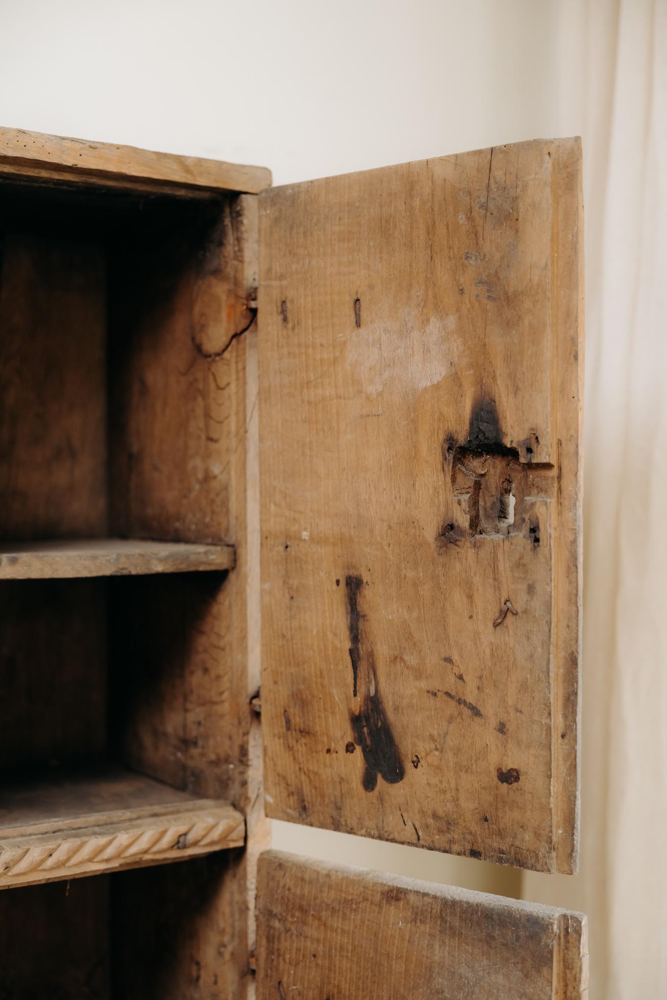 Armoire espagnole du 18e siècle en vente 6