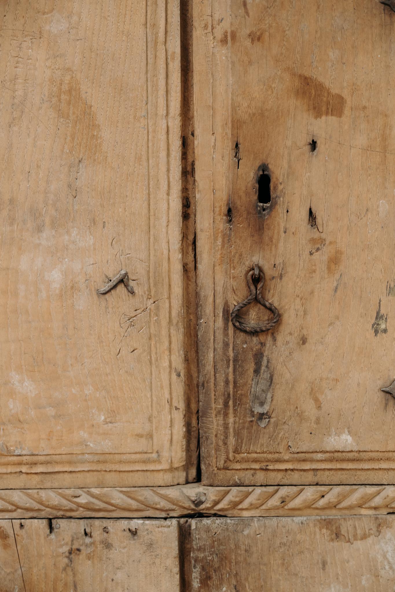 Armoire espagnole du 18e siècle en vente 2