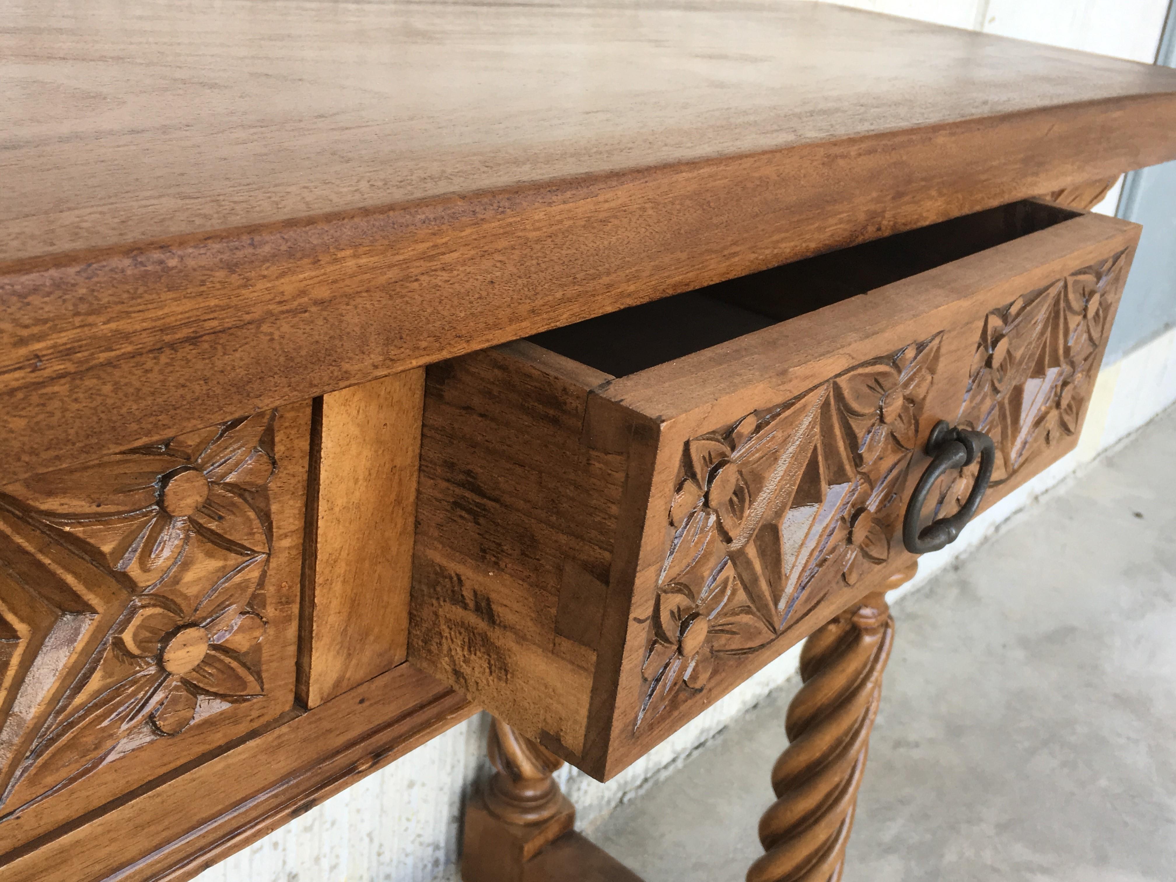18th Century Spanish Catalan Carved Console Table with Two Drawers im Zustand „Hervorragend“ in Miami, FL