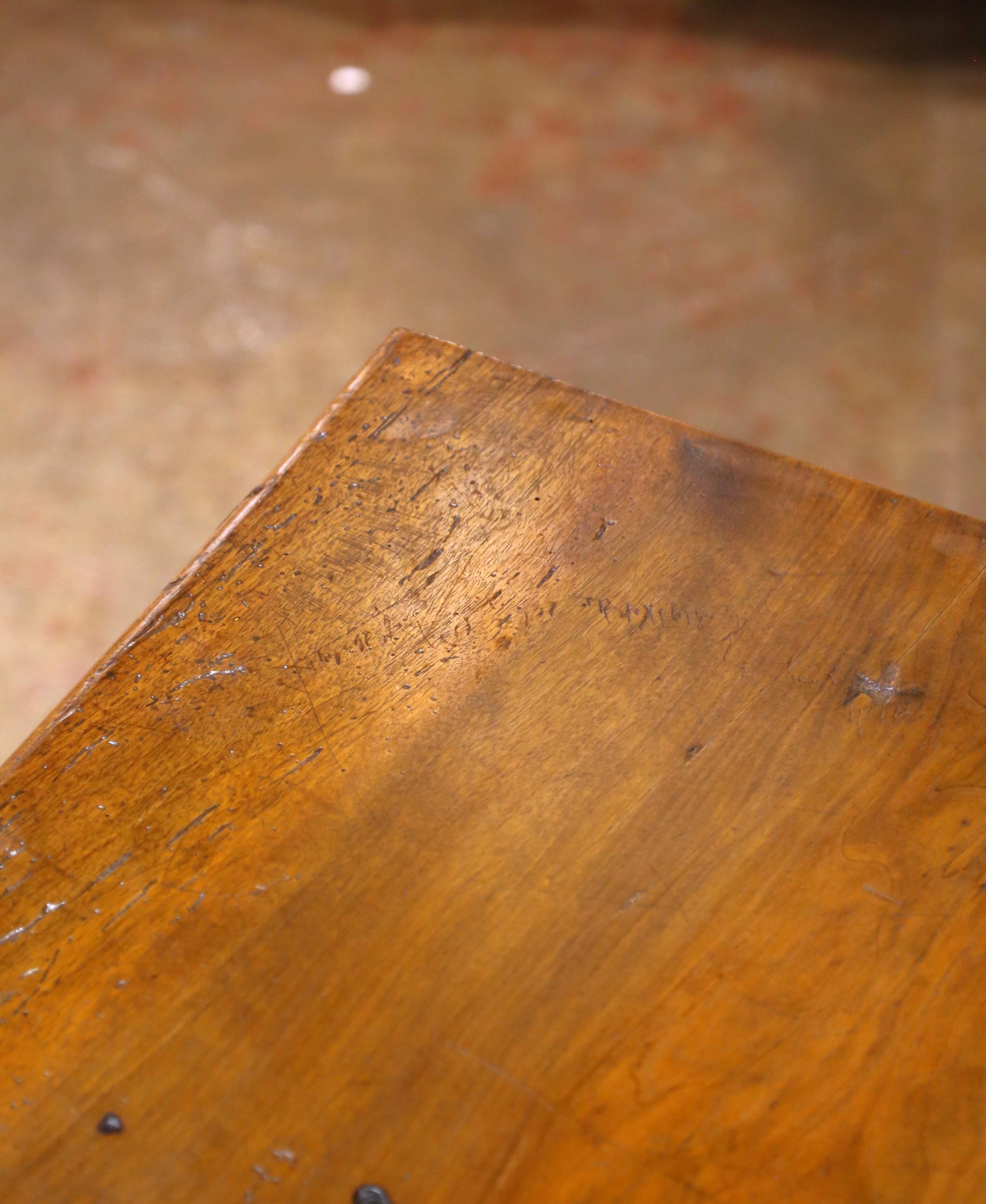 18th Century Spanish Catalan Carved Walnut Side Table with Drawer and Stretcher For Sale 1