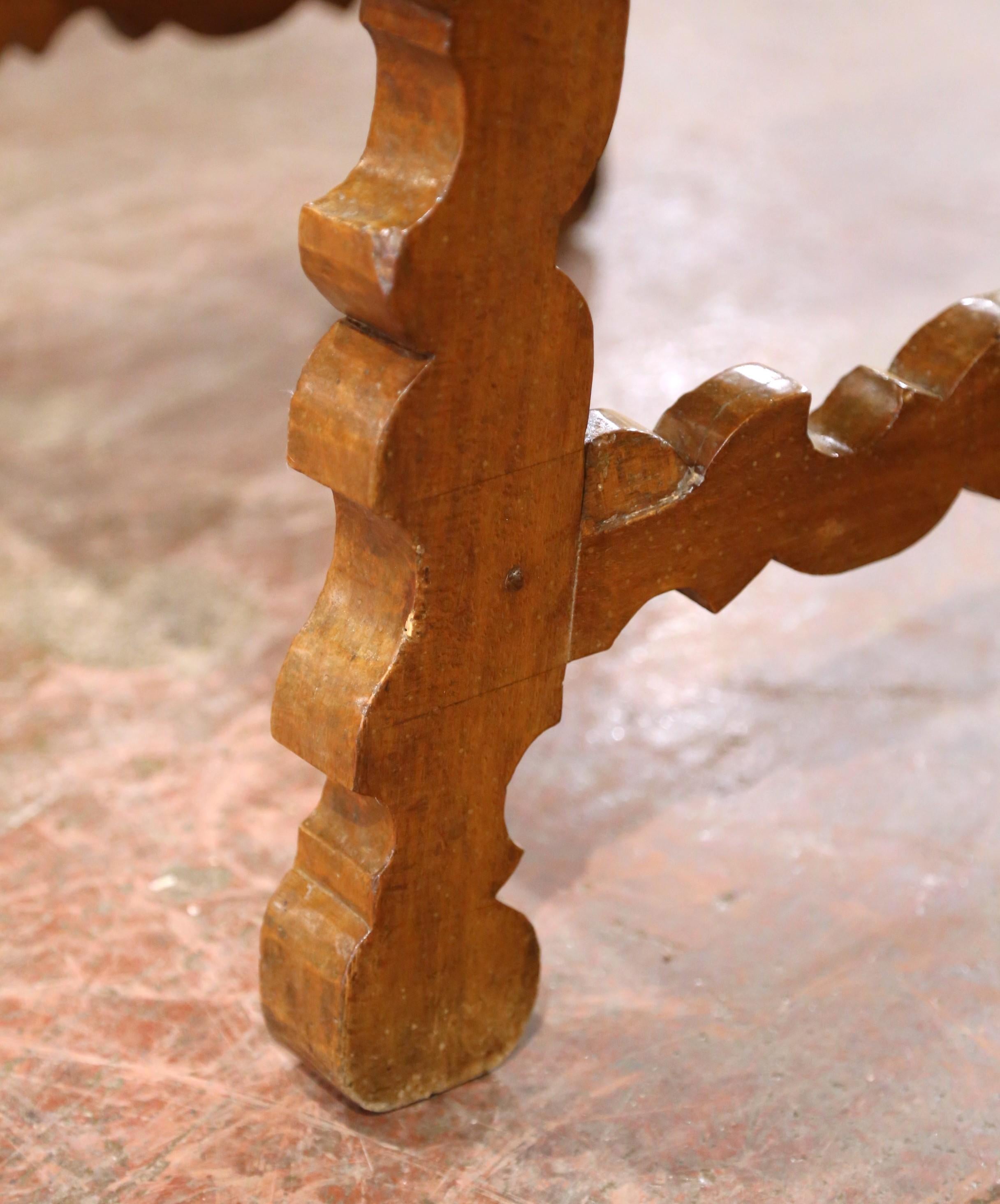18th Century Spanish Catalan Carved Walnut Side Table with Drawer and Stretcher For Sale 4