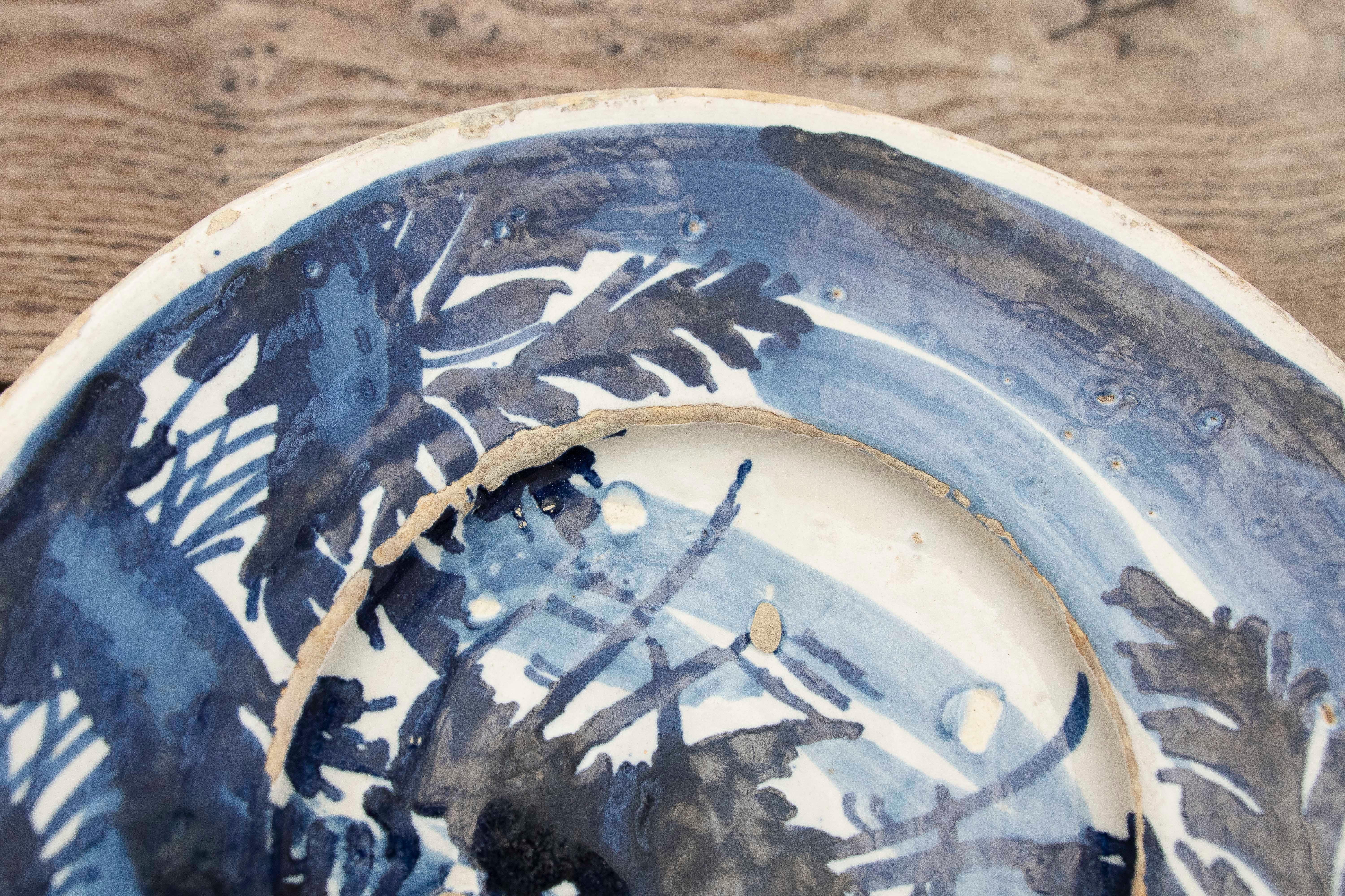 Piatto in ceramica spagnola del XVIII secolo con scena di campagna In condizioni buone in vendita a Marbella, ES
