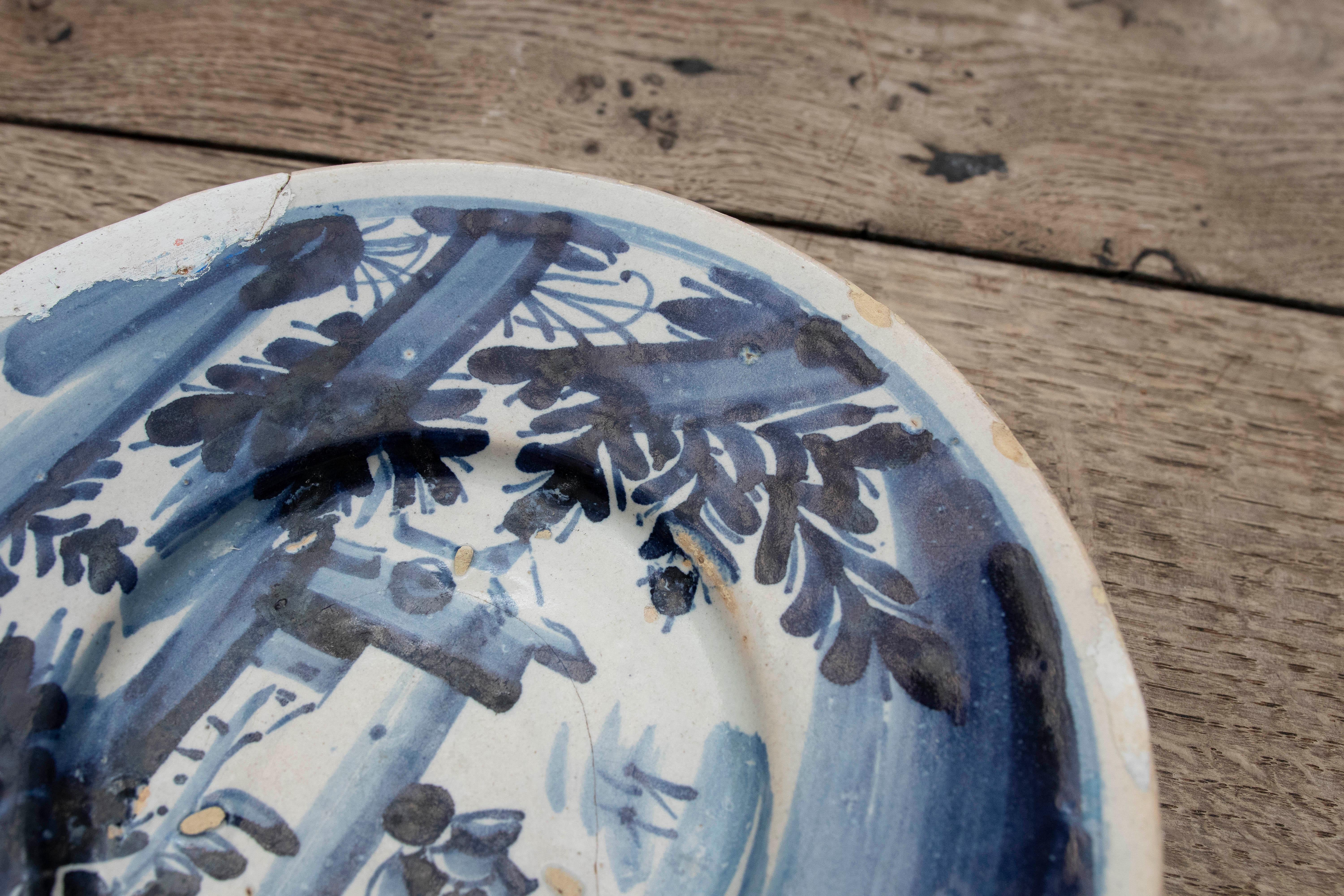 18th Century Spanish Ceramic Plate with Architectural Scene For Sale 2