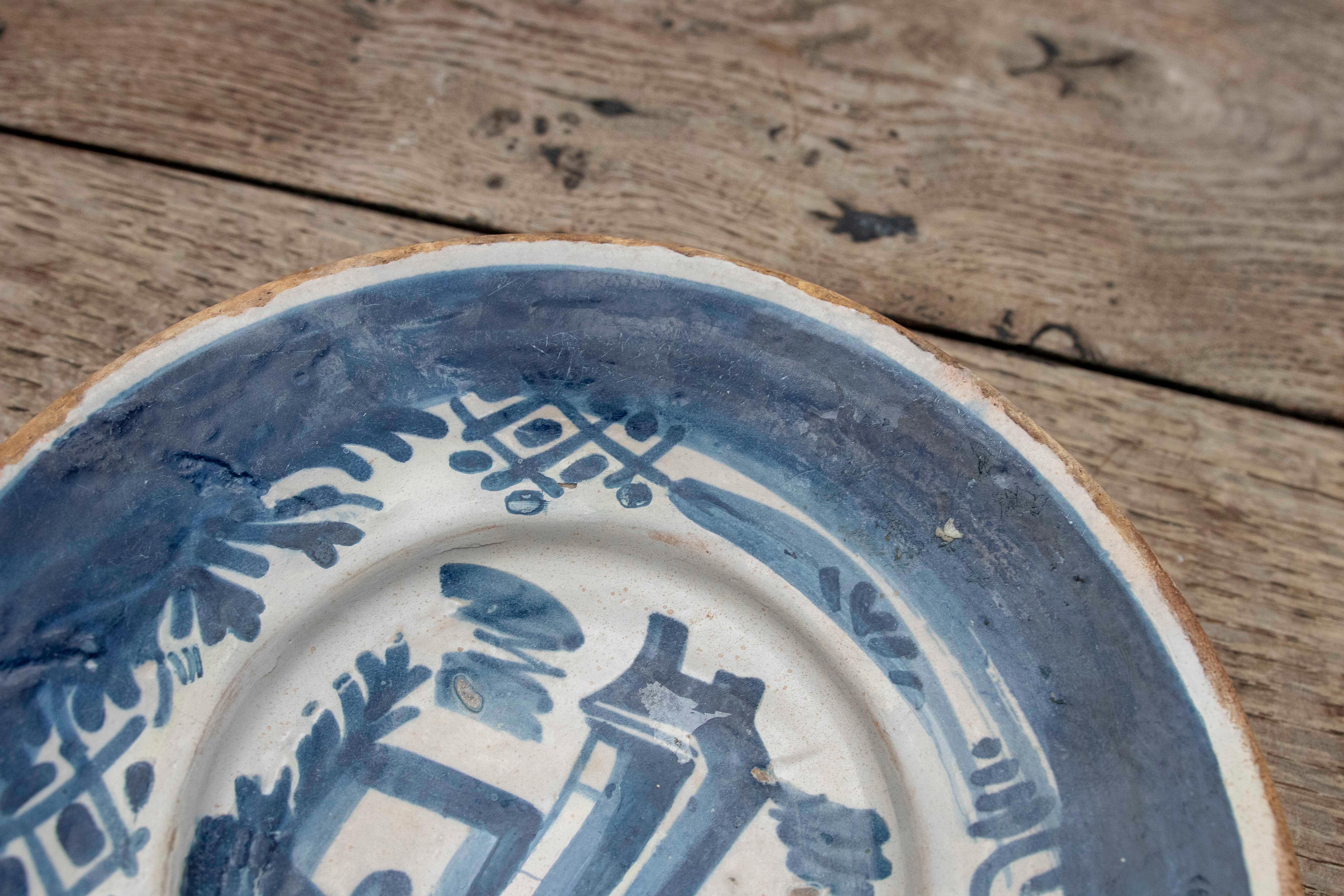 18th Century Spanish Ceramic Plate with Architectural Scene For Sale 4