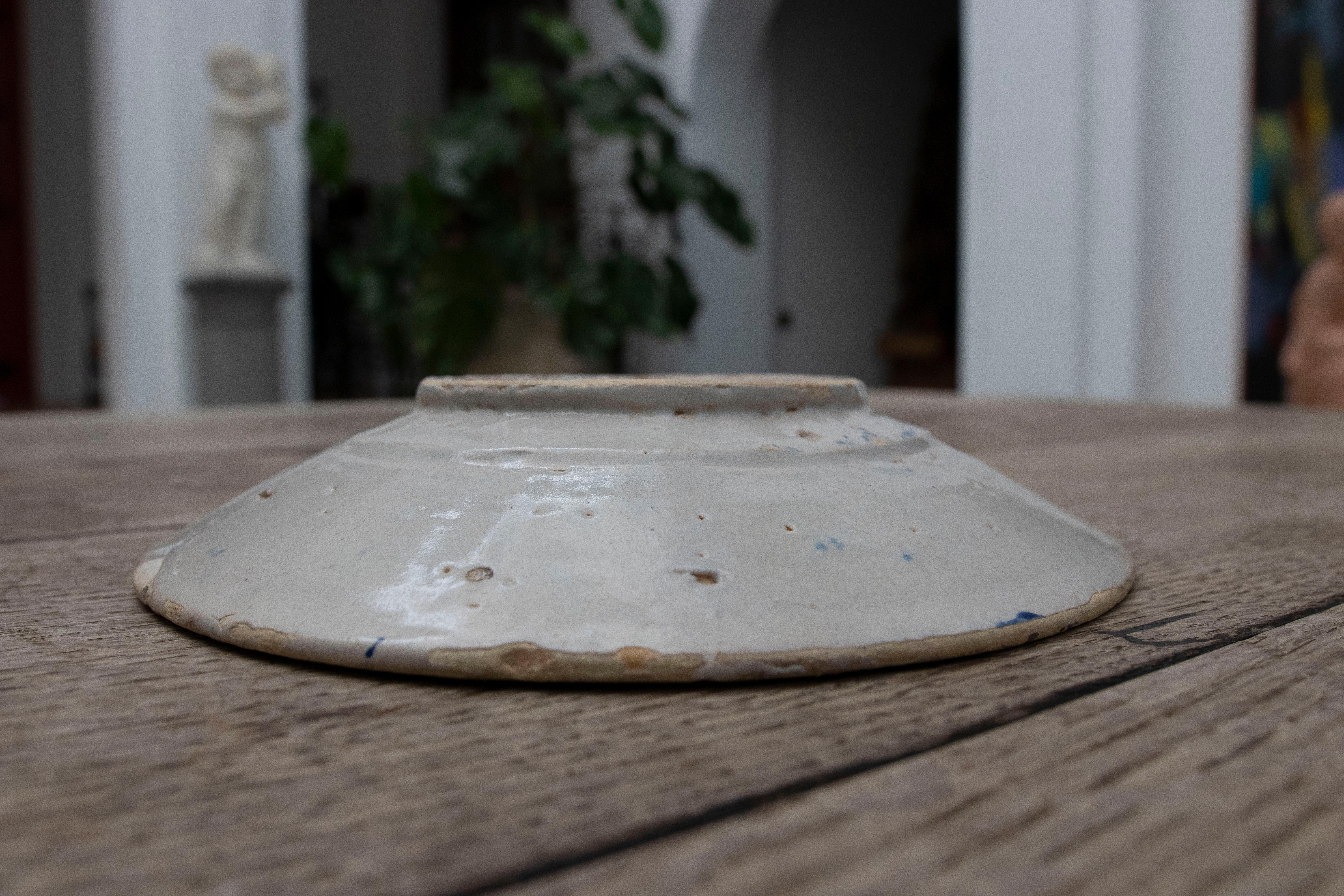 18th Century Spanish Ceramic Plate with Architectural Scene For Sale 6