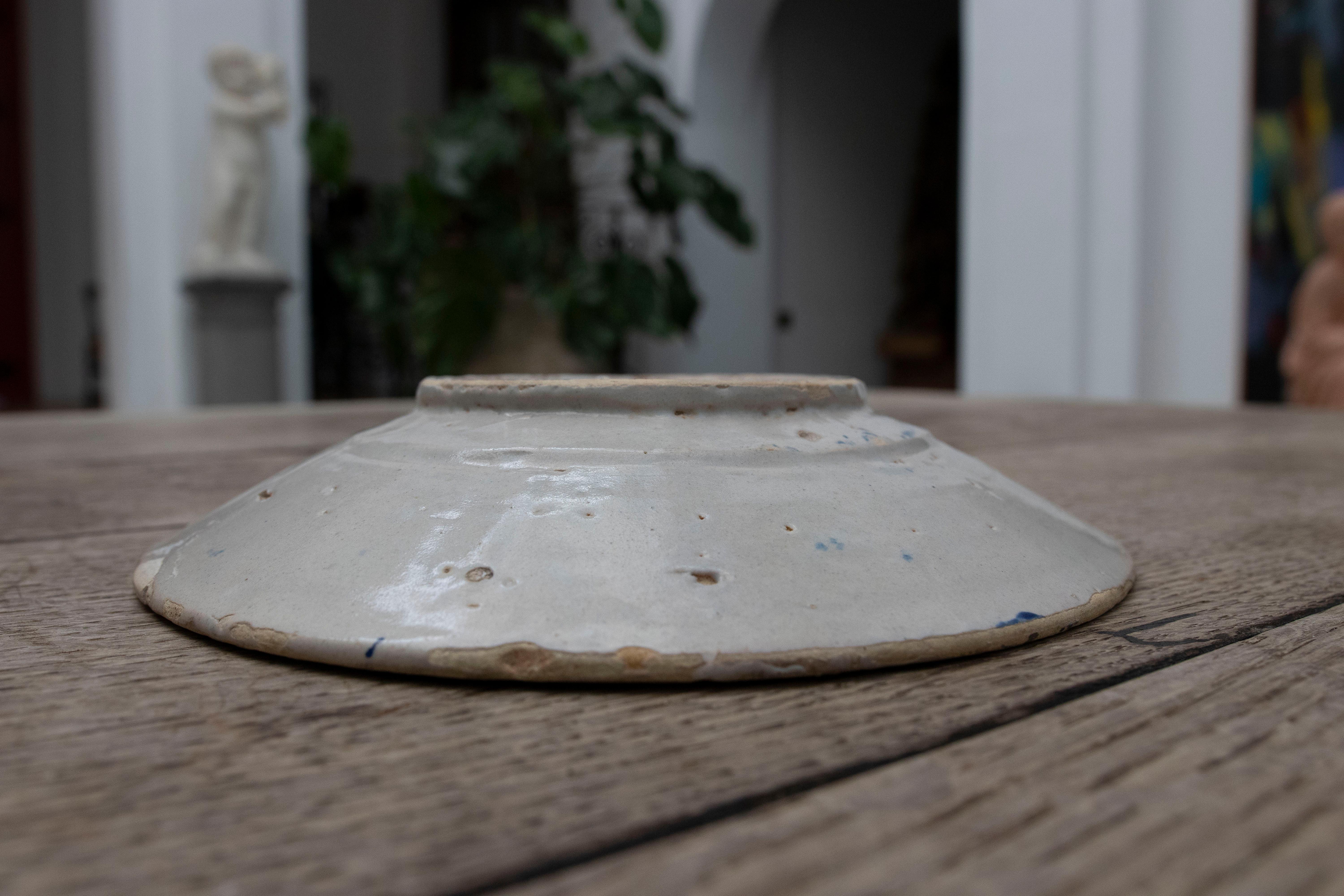 Piatto in ceramica spagnola del XVIII secolo con scena architettonica in vendita 2