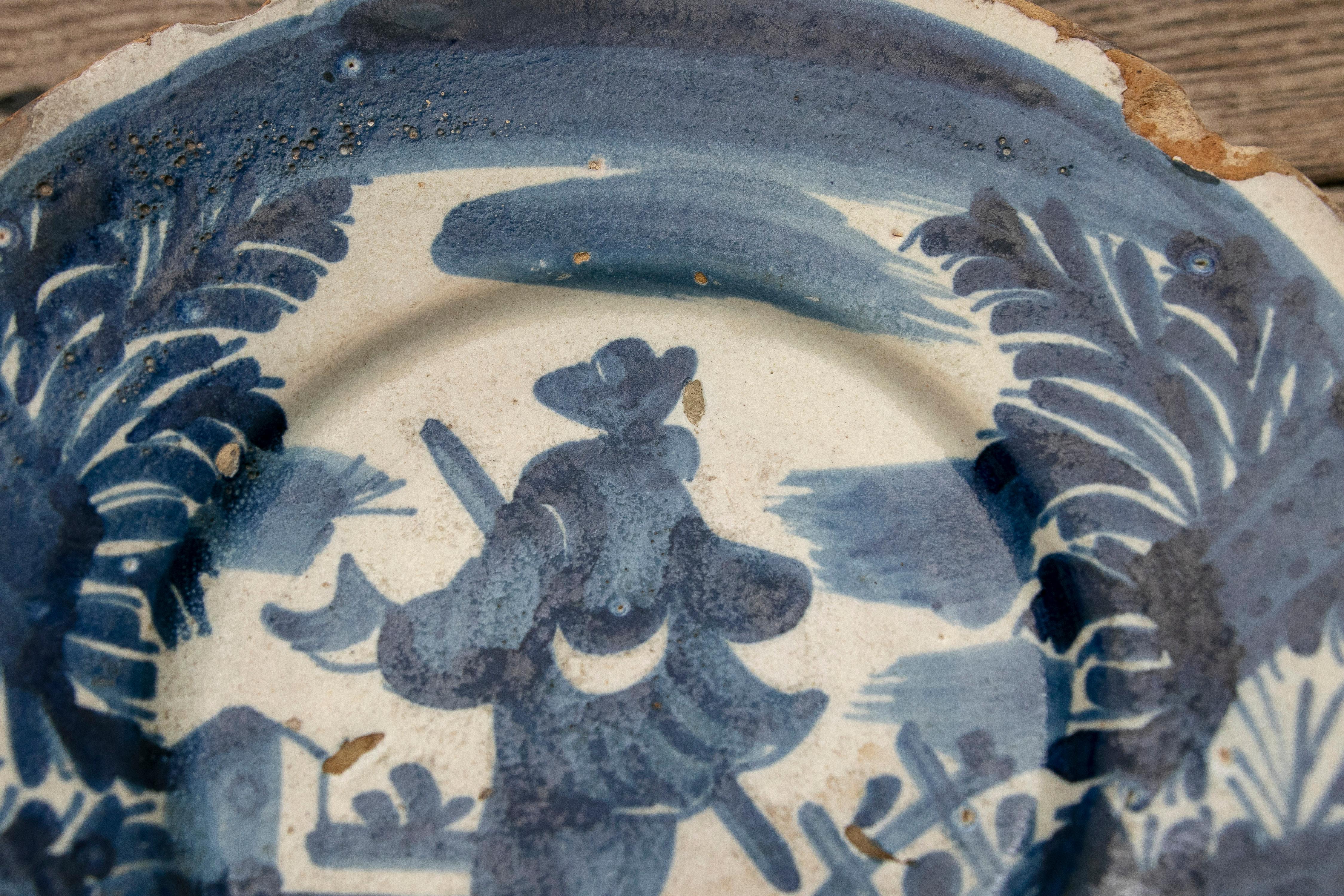 Piatto in ceramica spagnola del XVIII secolo con scena costumbrista in vendita 4