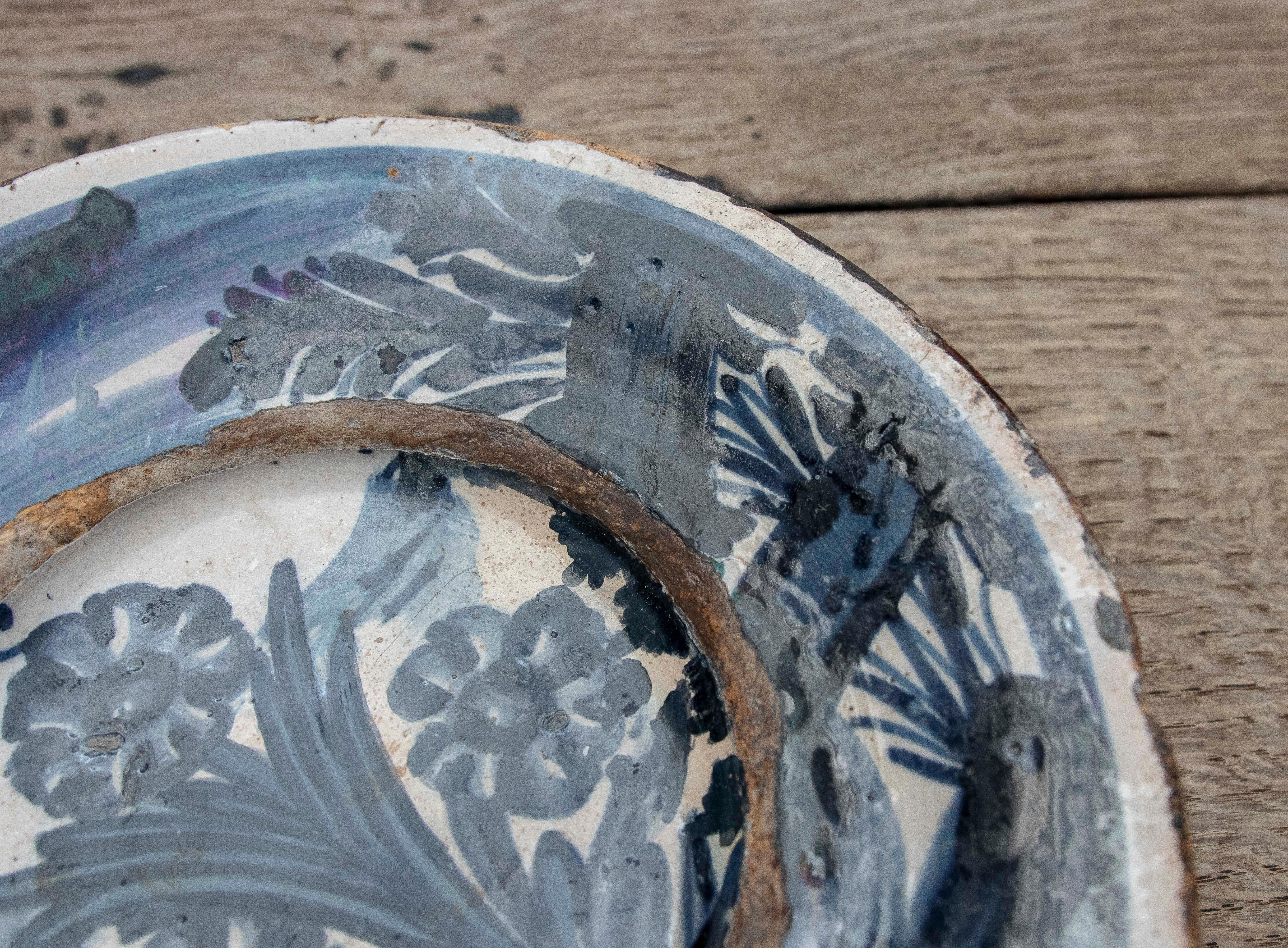 18th Century Spanish Ceramic Plate with Flowers In Good Condition For Sale In Marbella, ES