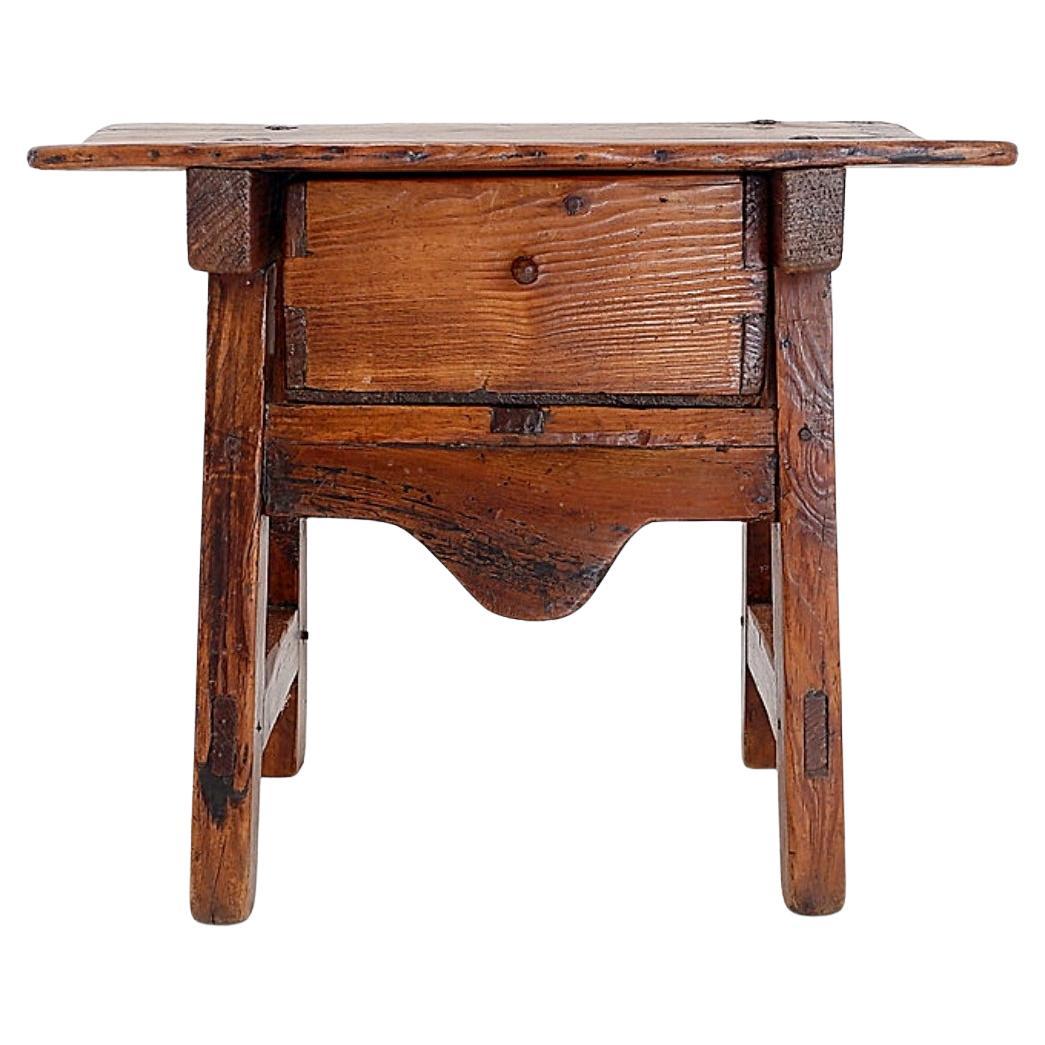 18. Jahrhundert Spanisch Chestnut Wood Beistelltisch oder Nachttisch