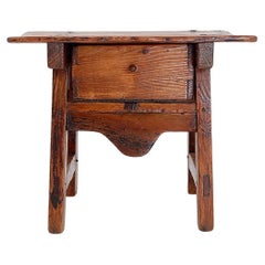 18. Jahrhundert Spanisch Chestnut Wood Beistelltisch oder Nachttisch