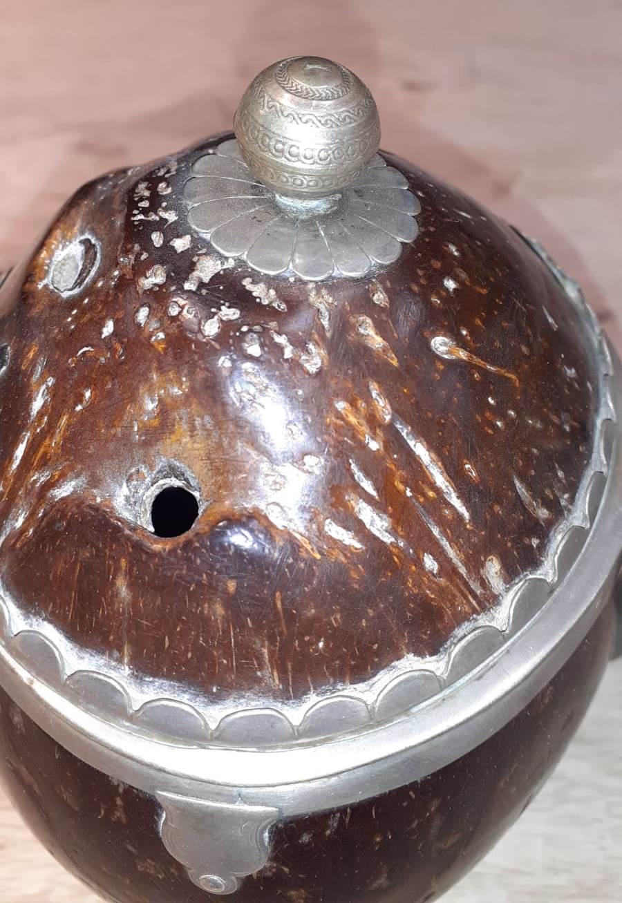Vaso in guscio di cocco spagnolo del XVIII secolo con accessori in argento in vendita 2