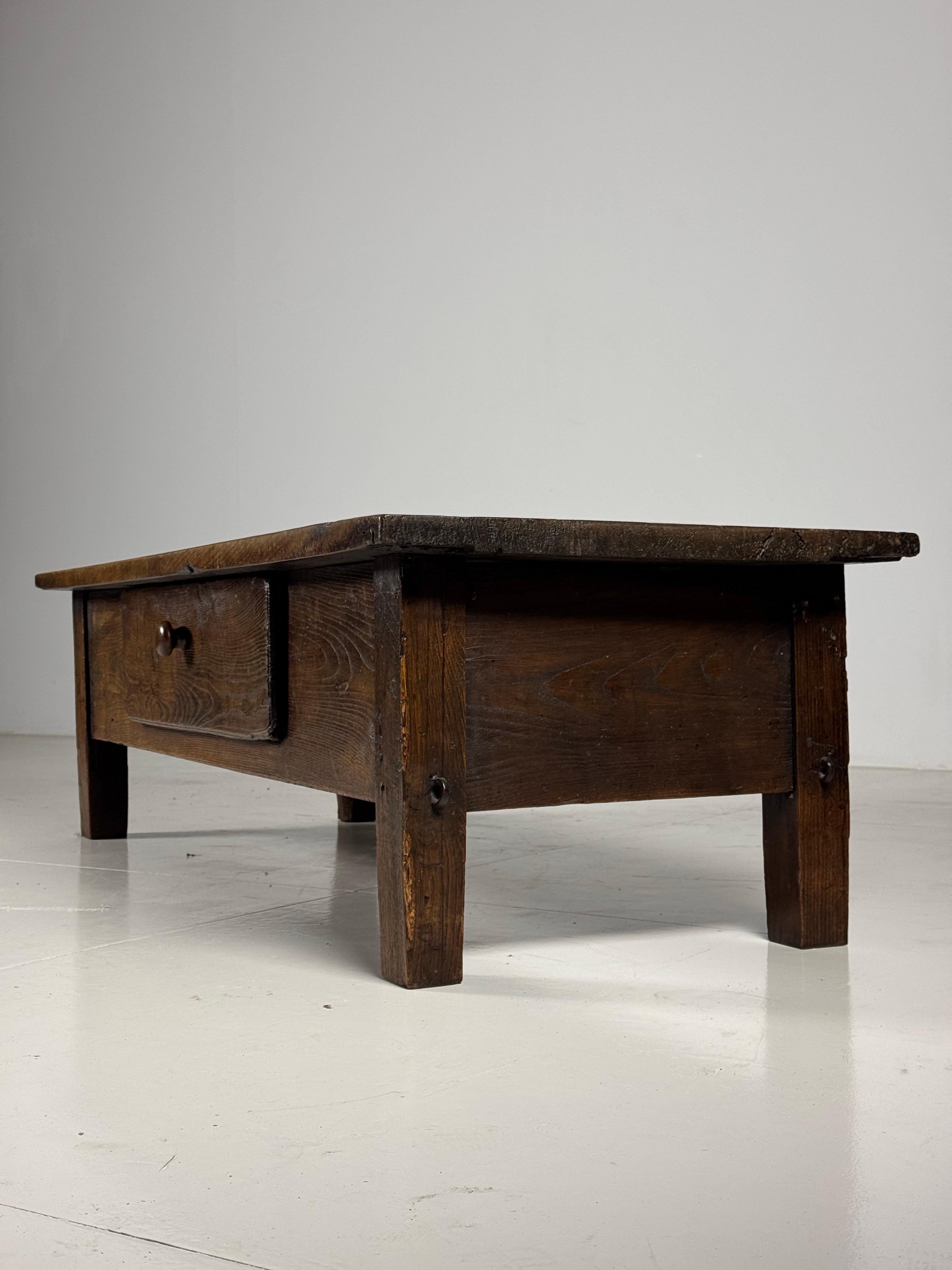 Table basse espagnole du 18e siècle en vente 8