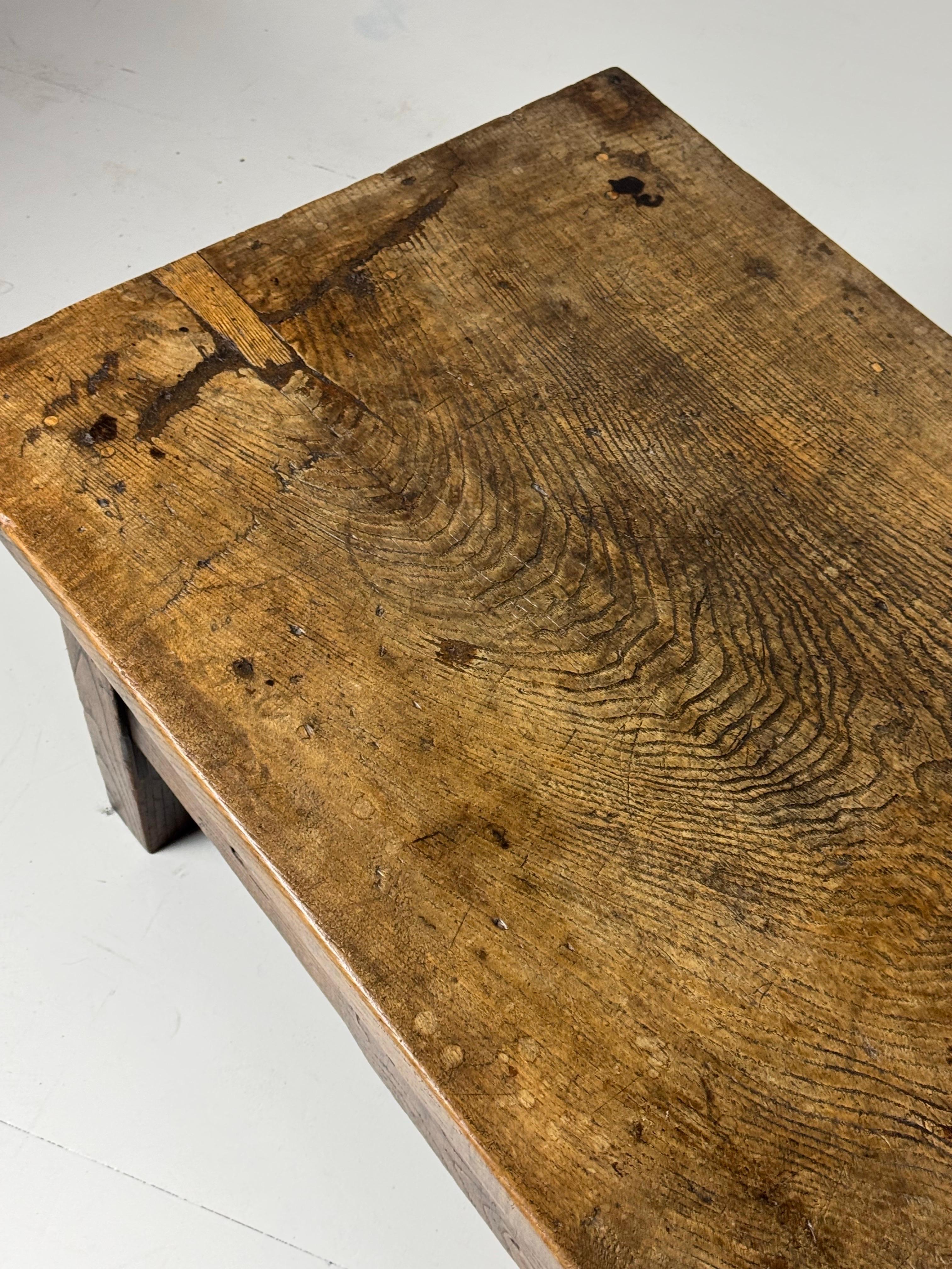 Table basse espagnole du 18e siècle en vente 3