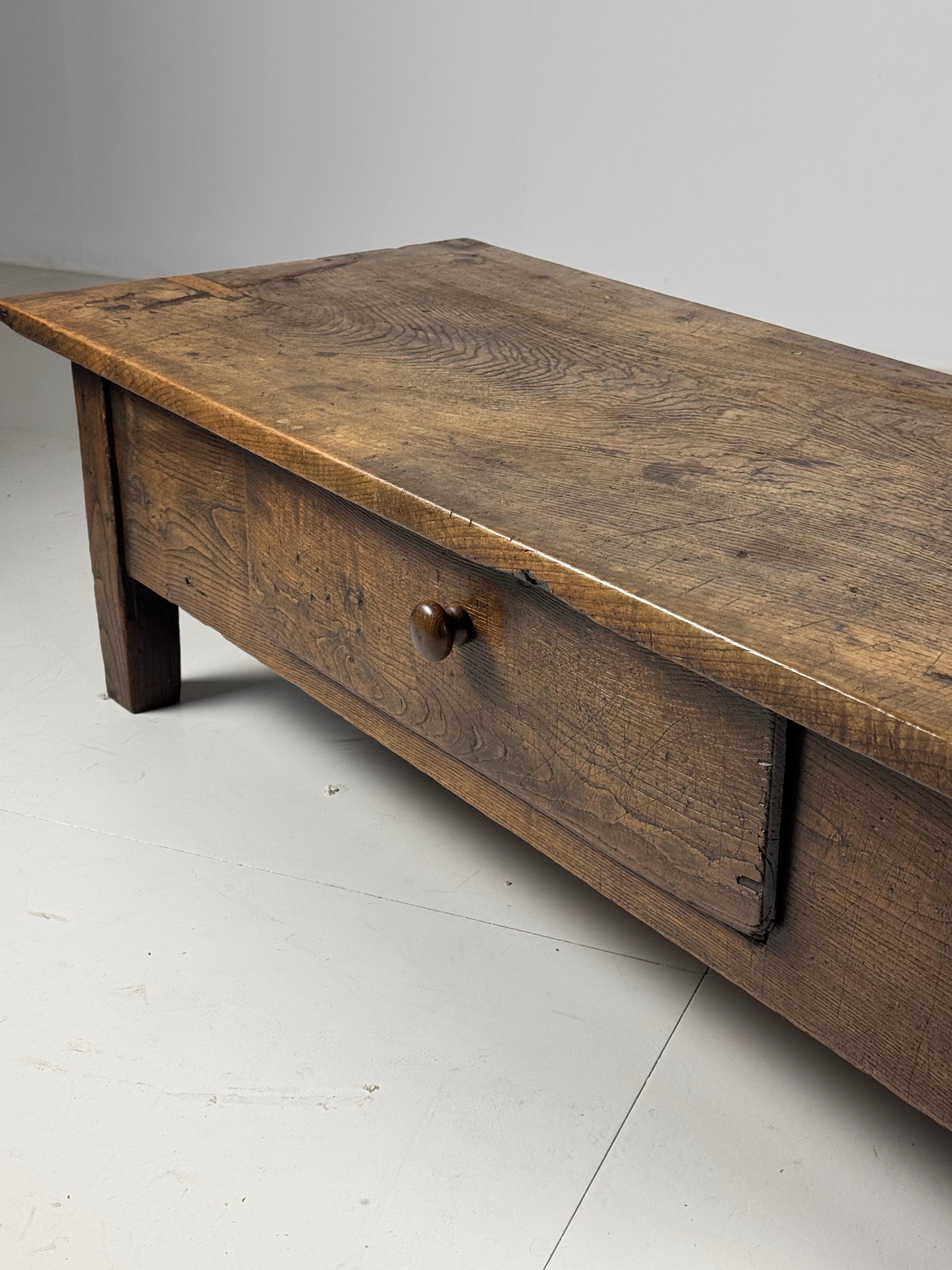 Table basse espagnole du 18e siècle en vente 4