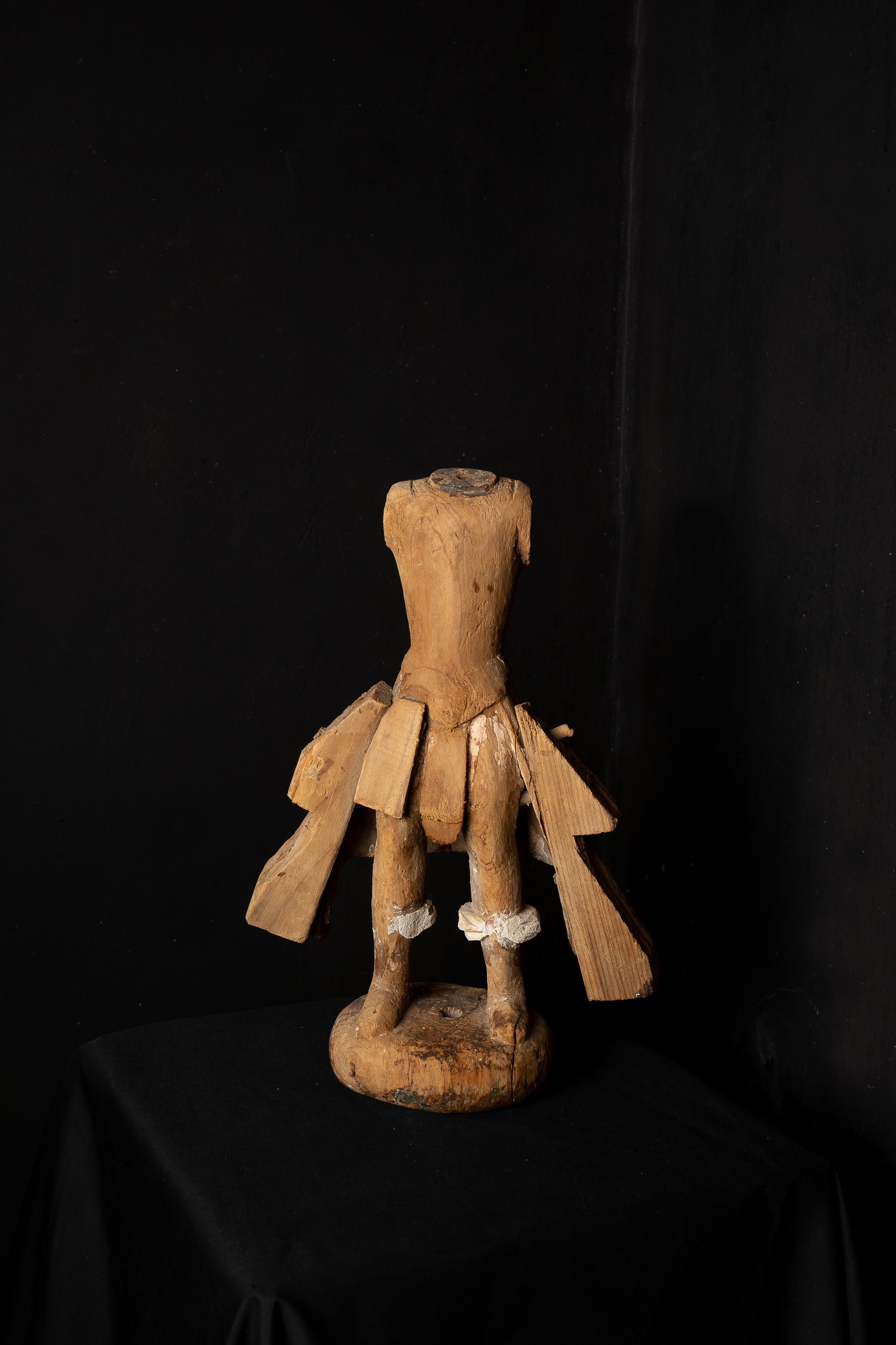 18th Century Spanish Colonial Archangel in carved sabino wood. For Sale 4