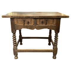 Table à deux tiroirs en noyer baroque colonial espagnol du XVIIIe siècle