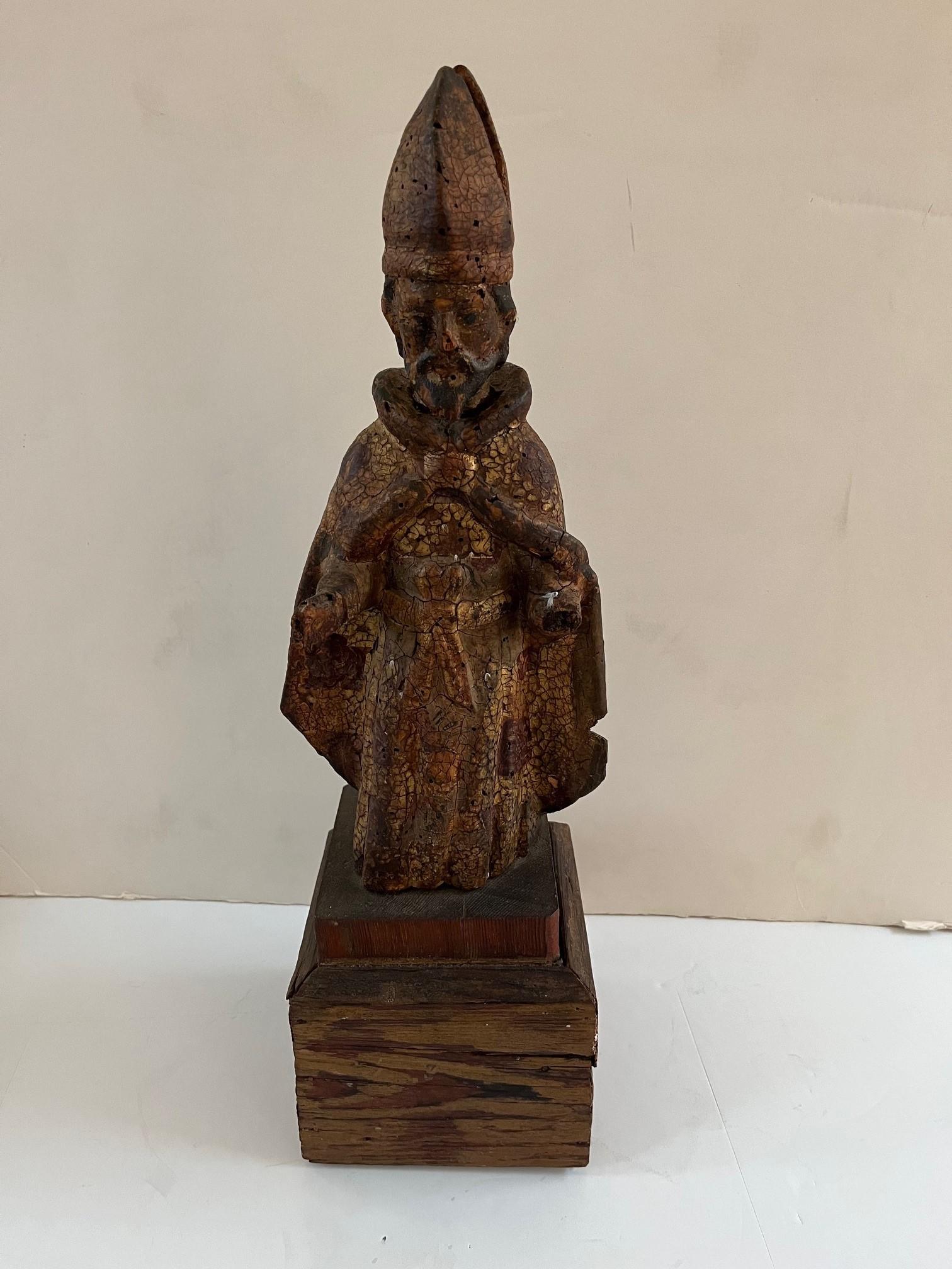 18th Century Spanish Colonial Carved Figure of a Bishop In Good Condition For Sale In Los Angeles, CA