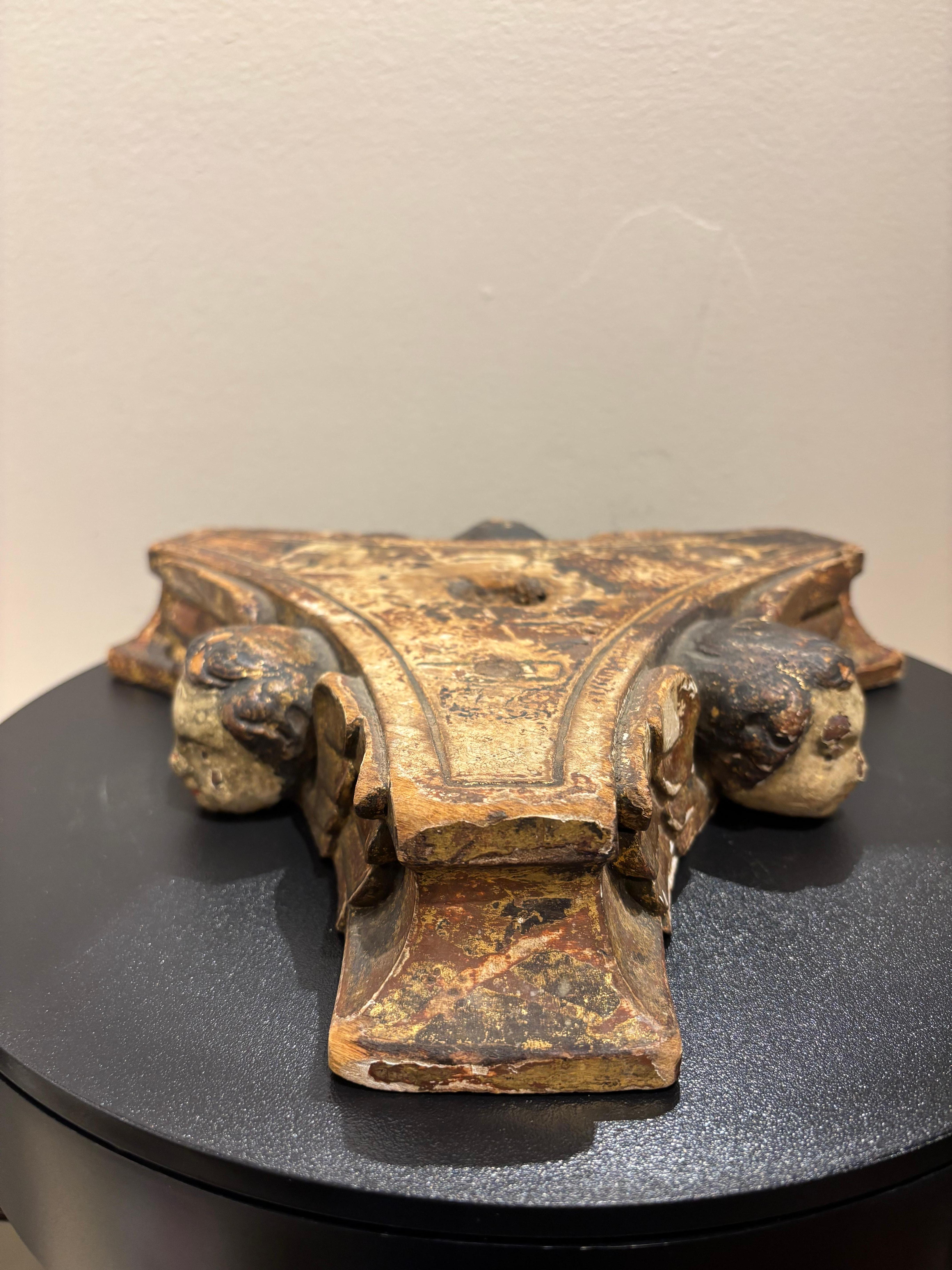 18th Century Spanish Colonial Craved Gilt Wood Winged Cherub Base For Sale 7