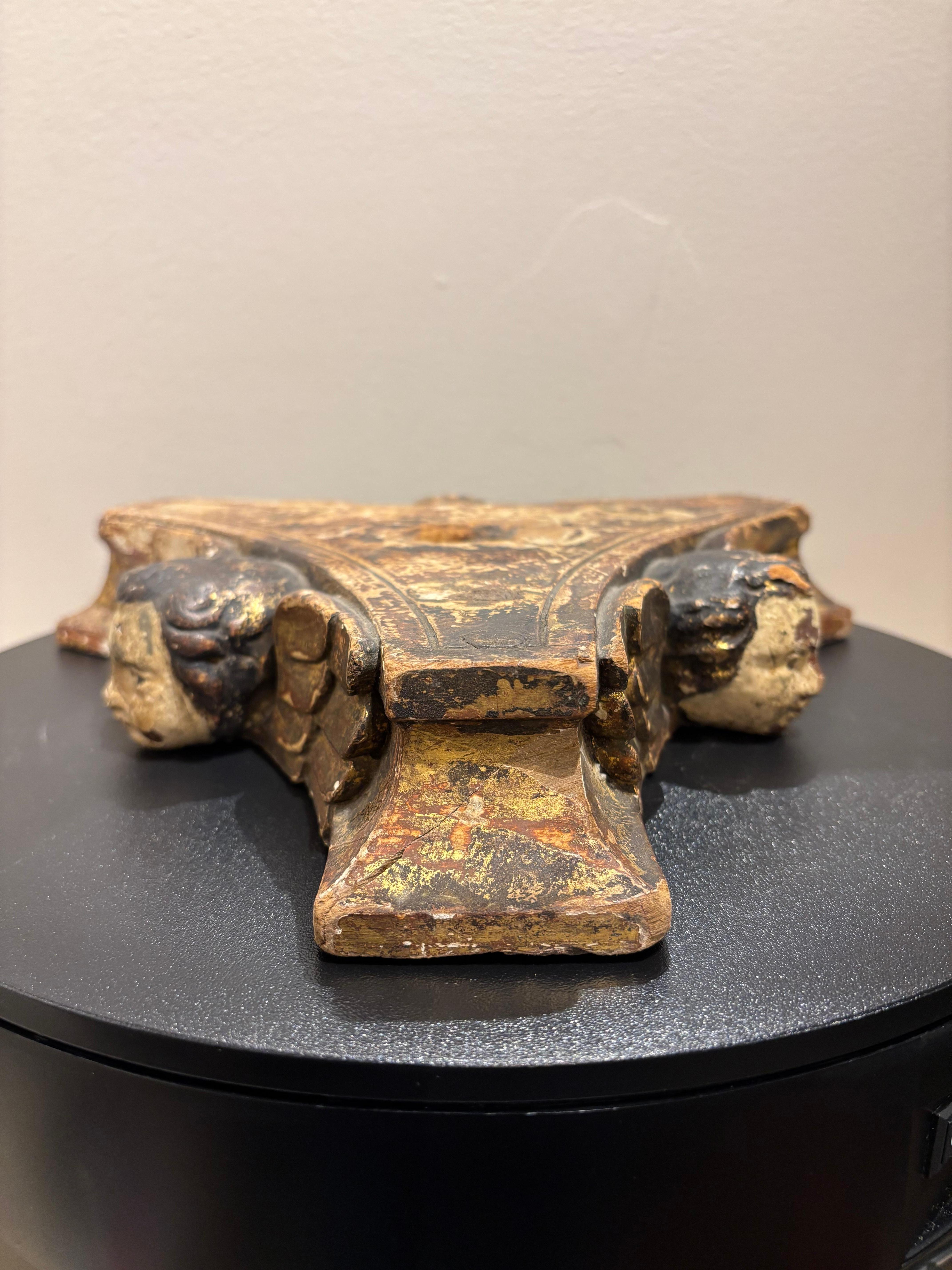 18th Century Spanish Colonial Craved Gilt Wood Winged Cherub Base For Sale 9