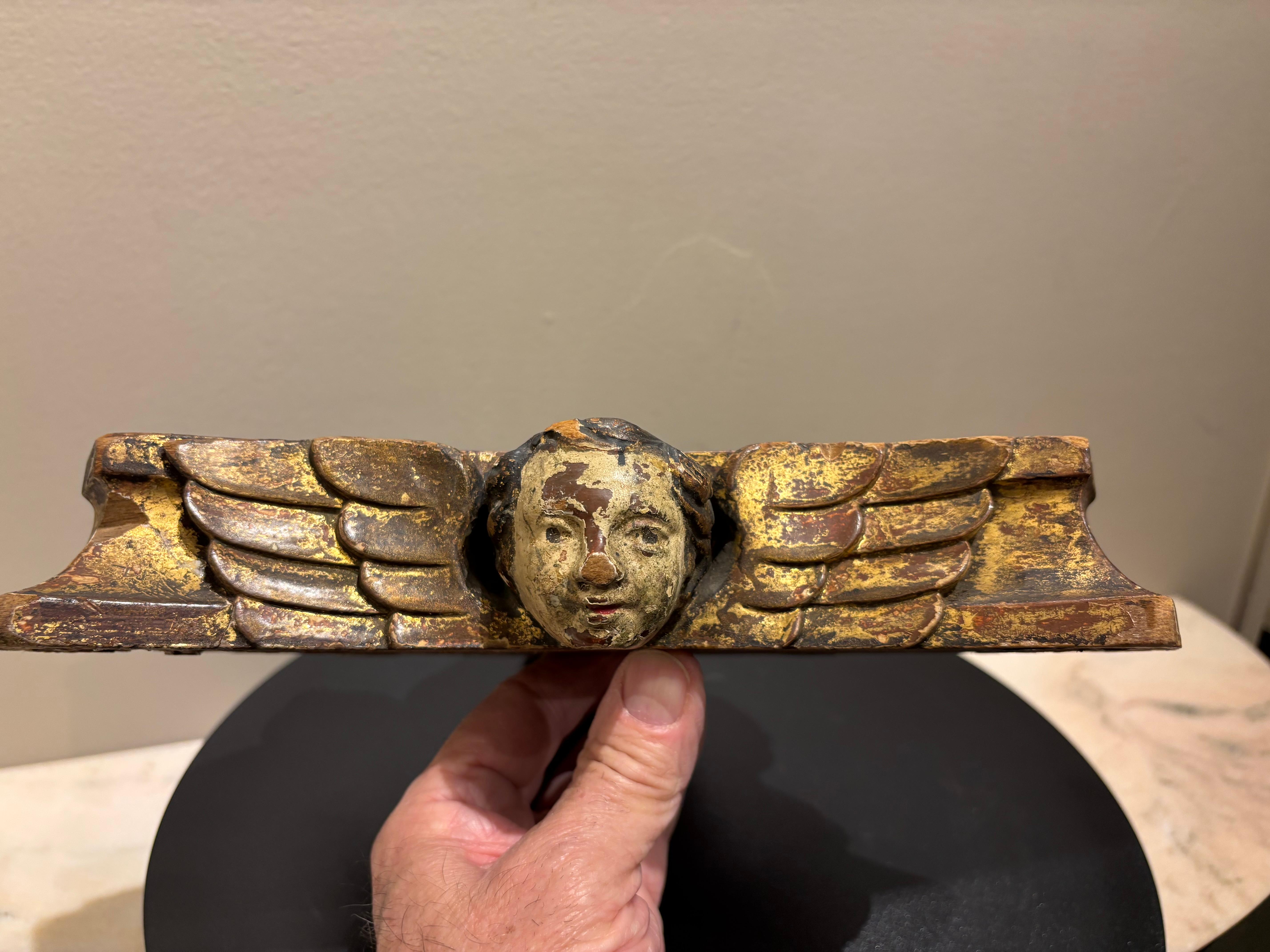 Baroque 18th Century Spanish Colonial Craved Gilt Wood Winged Cherub Base For Sale