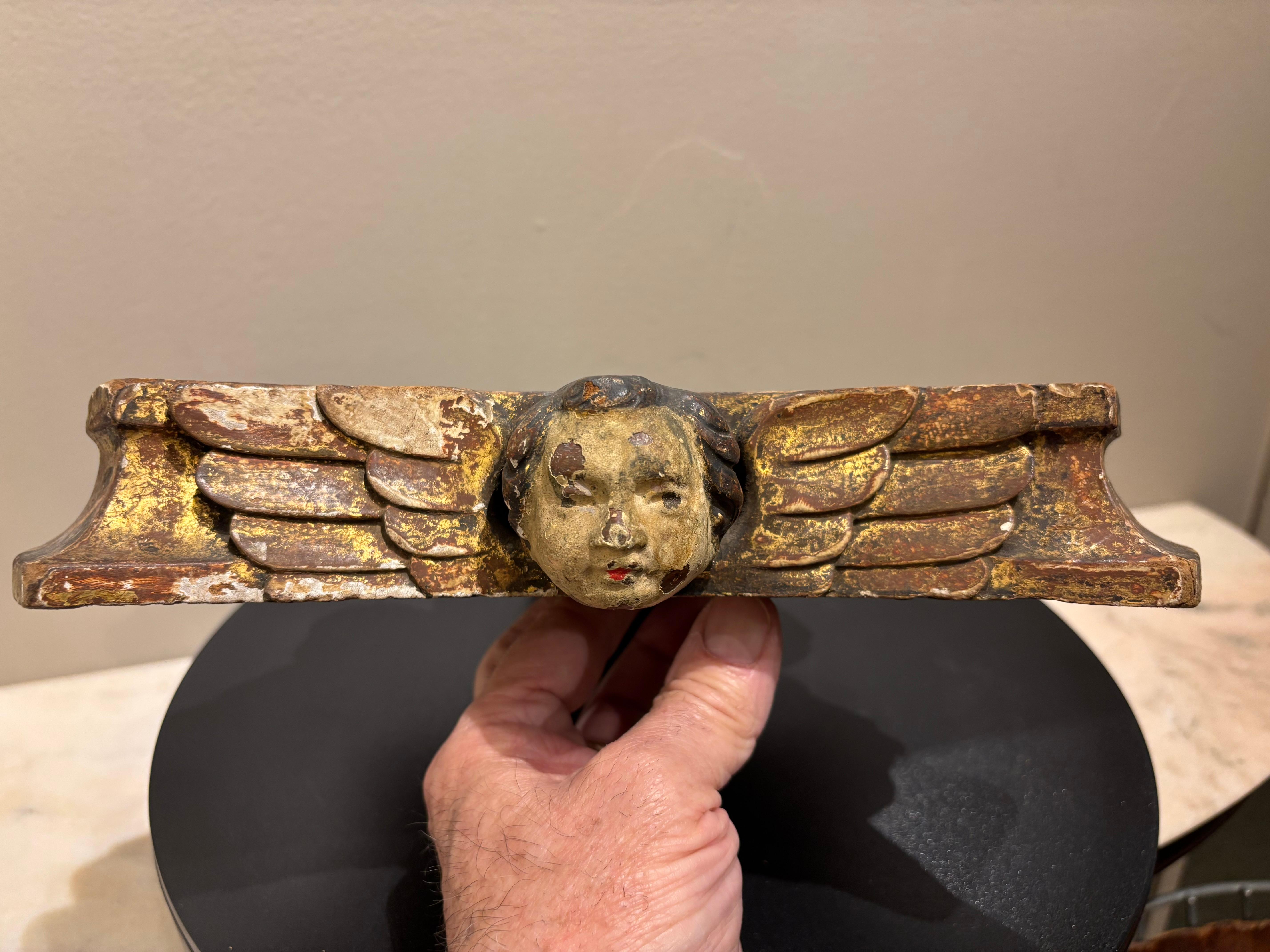 Hand-Carved 18th Century Spanish Colonial Craved Gilt Wood Winged Cherub Base For Sale