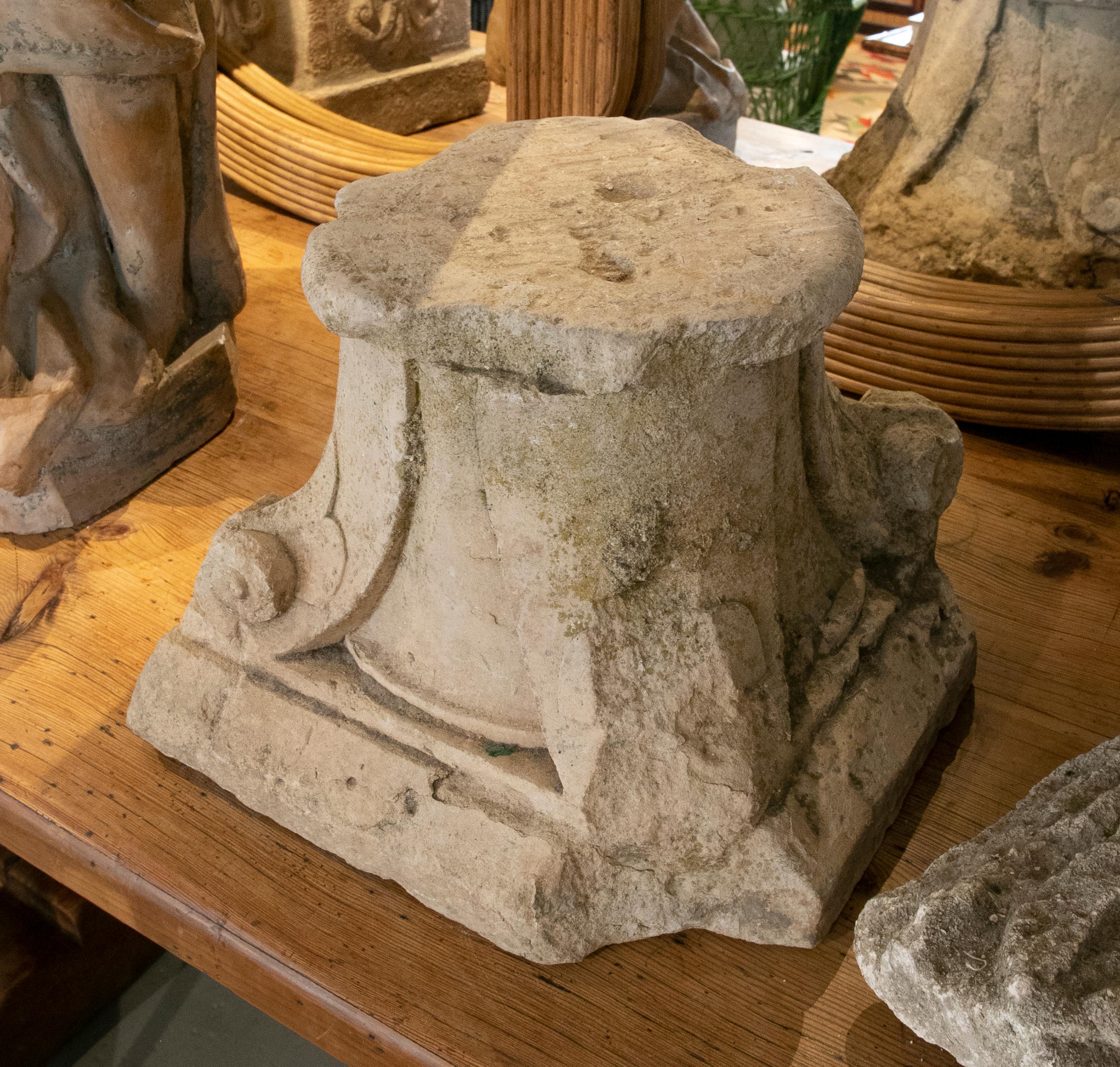 18th Century Spanish Corinthian Hand-Carved Carble Capital In Good Condition For Sale In Marbella, ES
