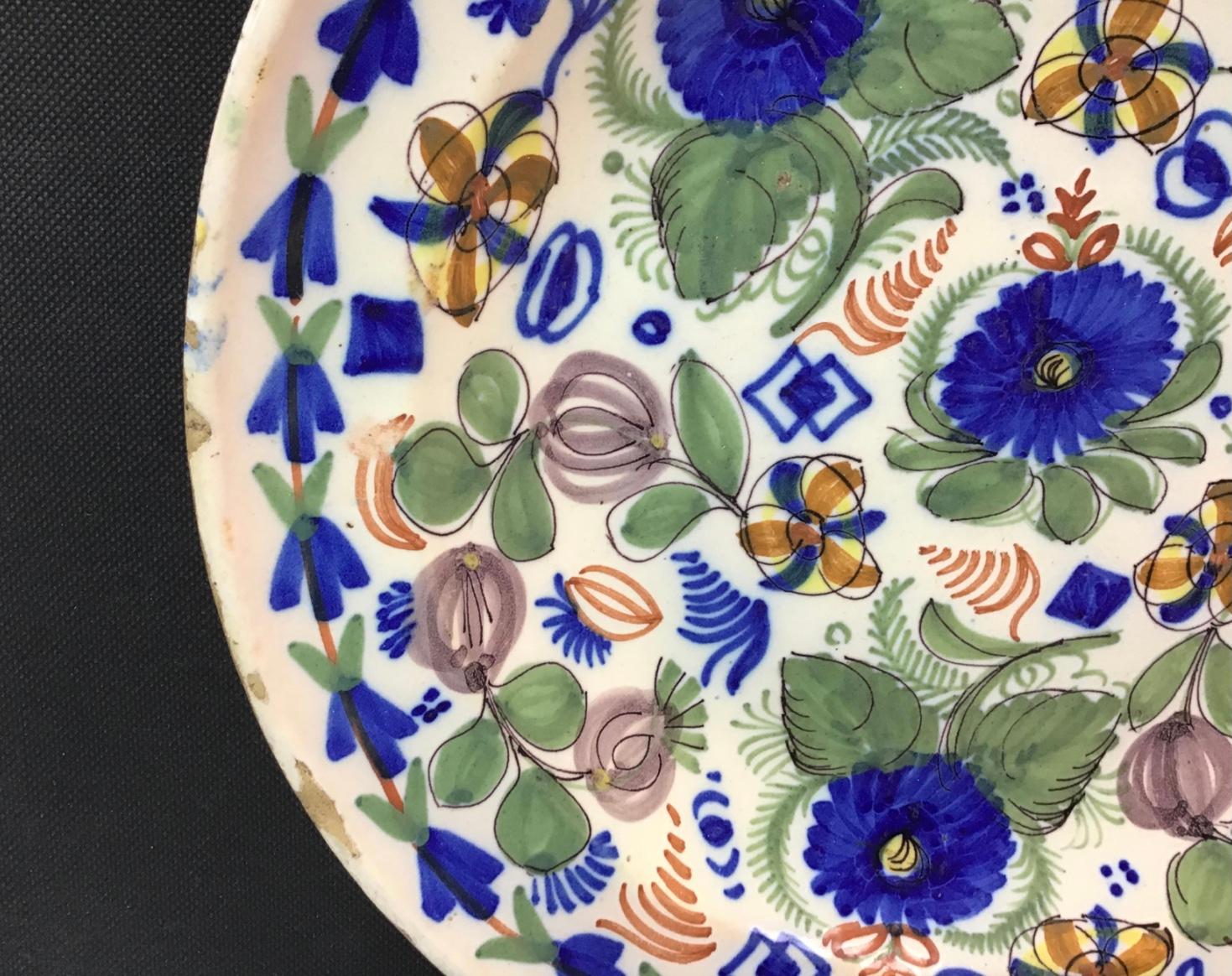 18th Century Spanish Delft Charger In Good Condition In Bradenton, FL
