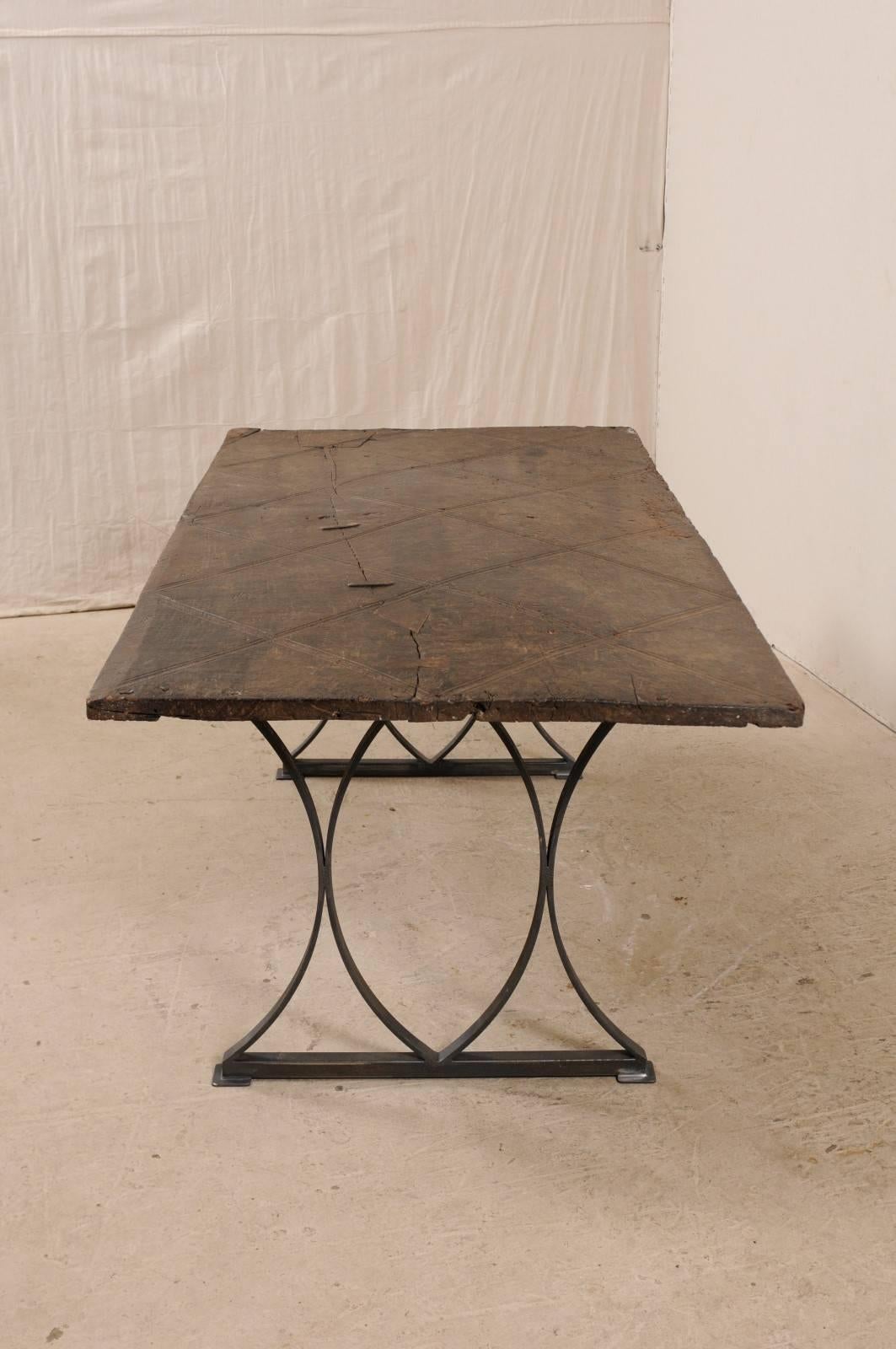Bureau ou table espagnole du 18ème siècle fabriquée sur mesure avec des pieds à tréteaux en fer Bon état - En vente à Atlanta, GA