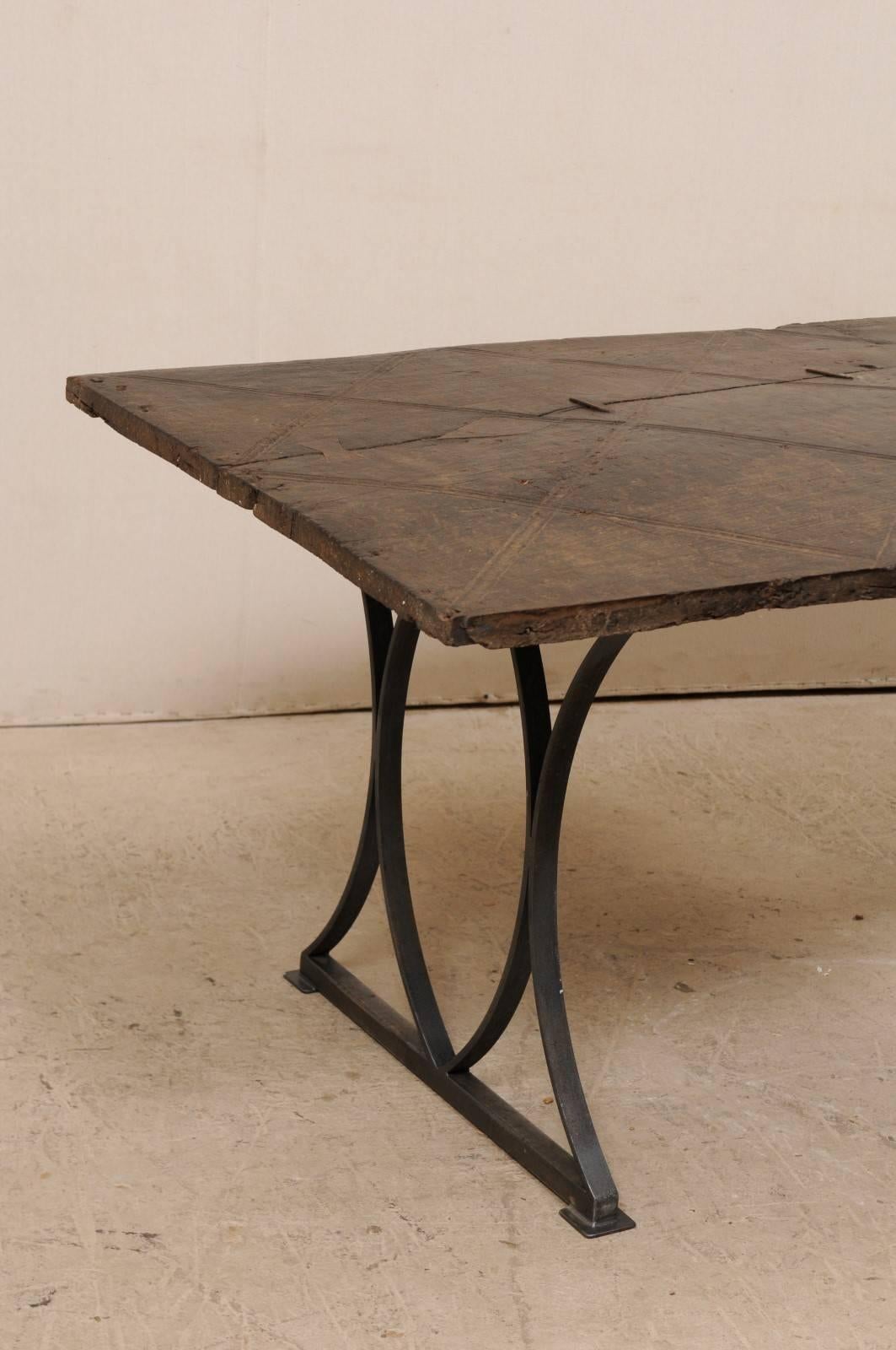 XVIIIe siècle et antérieur Bureau ou table espagnole du 18ème siècle fabriquée sur mesure avec des pieds à tréteaux en fer en vente