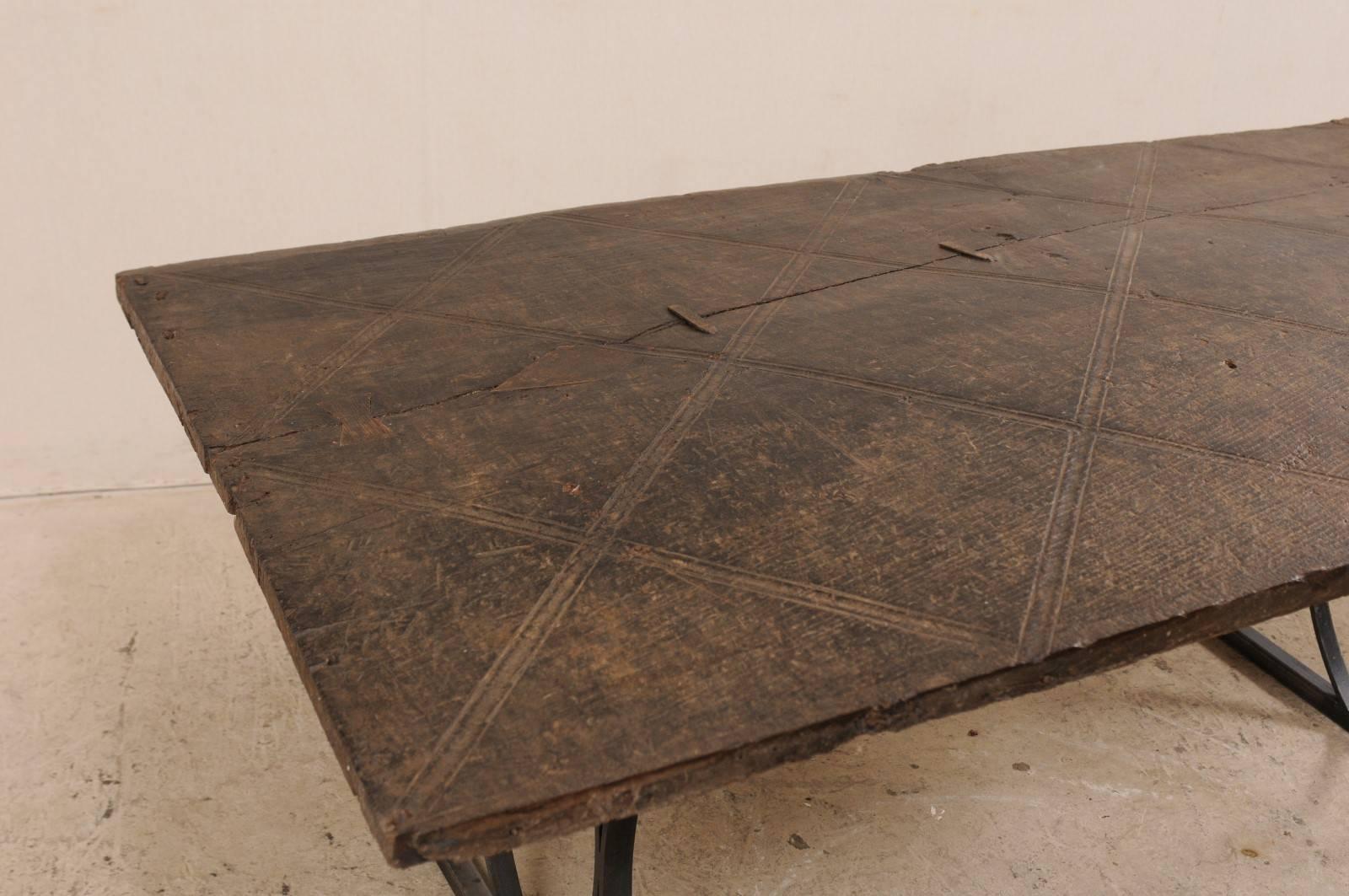 Bois Bureau ou table espagnole du 18ème siècle fabriquée sur mesure avec des pieds à tréteaux en fer en vente