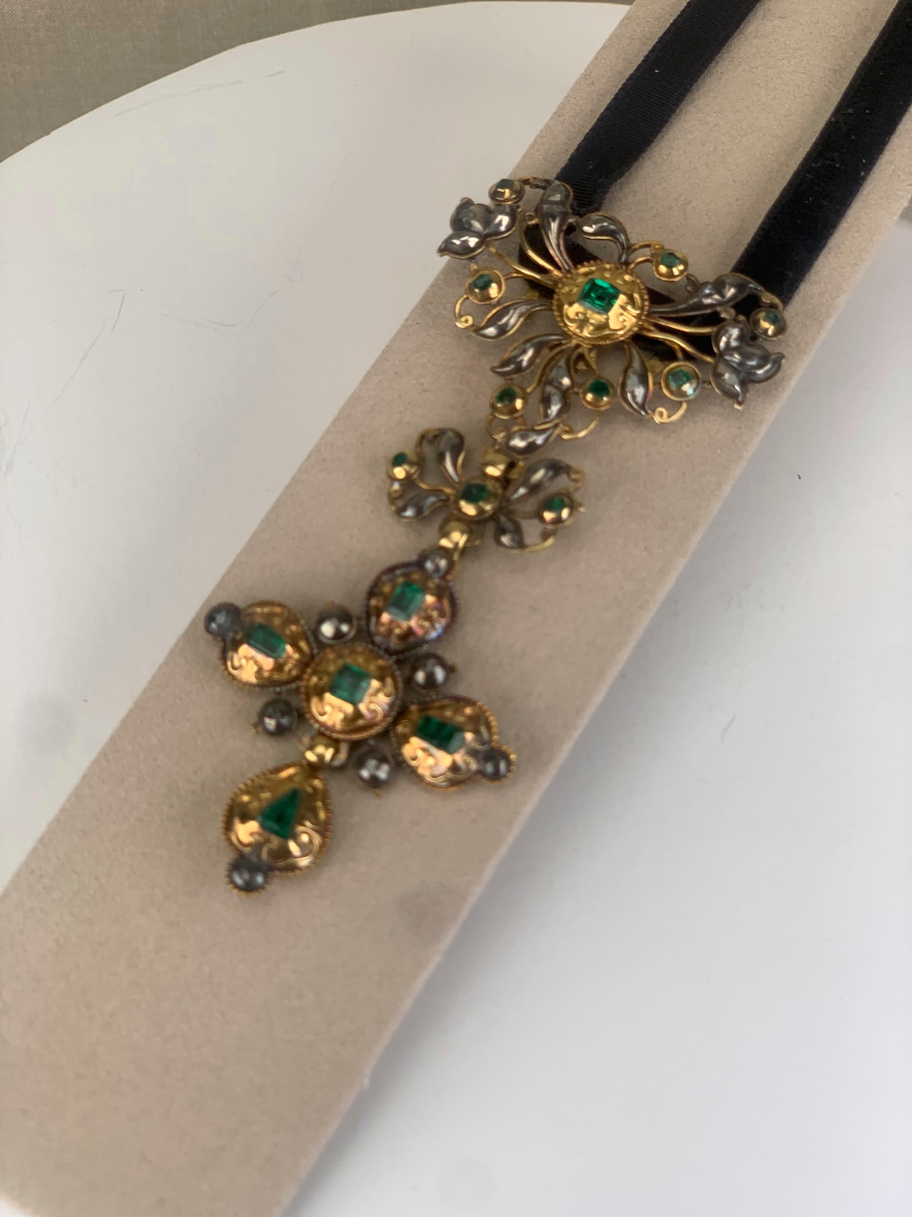 Spanischer Smaragd- und Diamant-Kreuz-Anhänger aus Gold und Silber aus dem 18. im Angebot 2