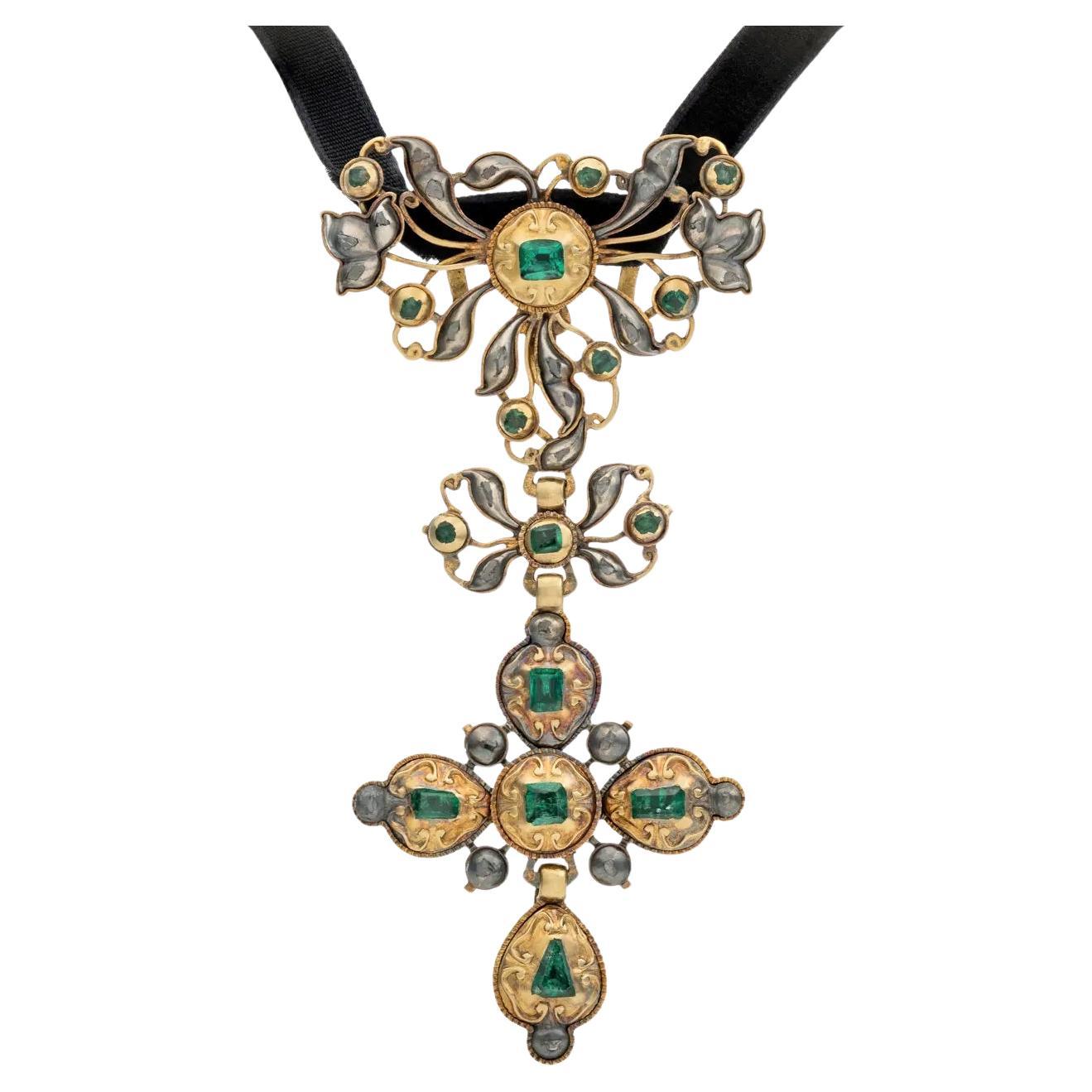 Spanischer Smaragd- und Diamant-Kreuz-Anhänger aus Gold und Silber aus dem 18. im Angebot