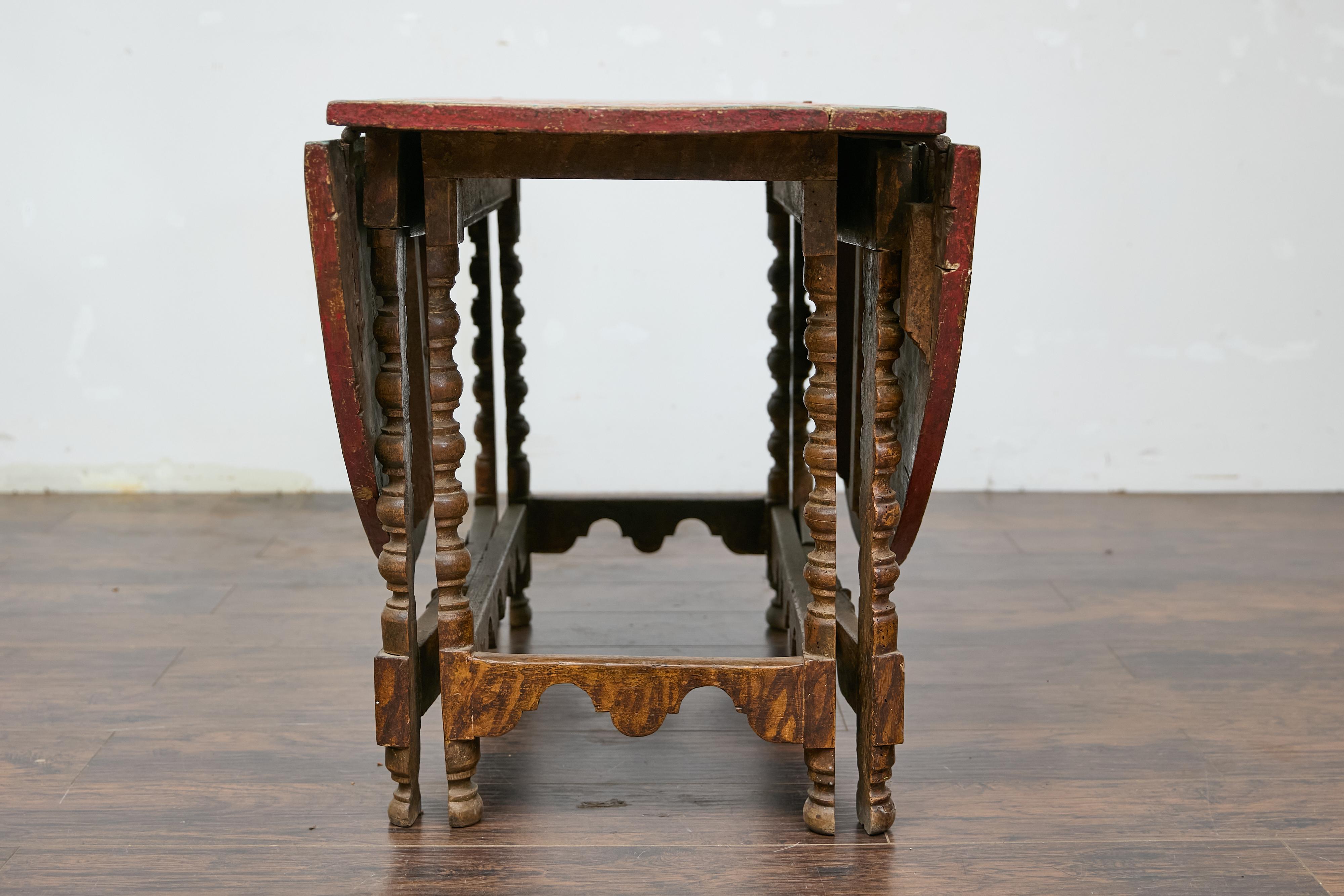 18th-Century Spanish Gateleg Table with Floral Polychrome Décor and Drop Leaves For Sale 7