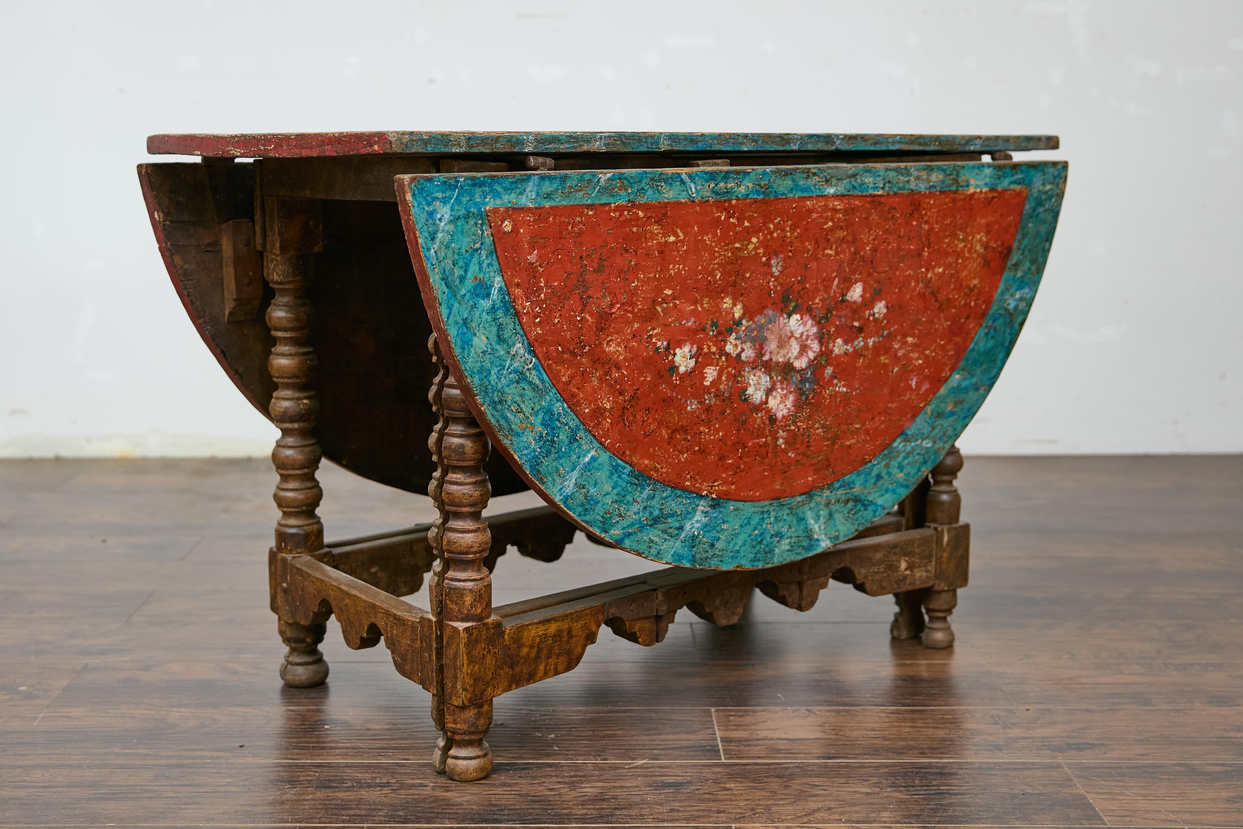 18th-Century Spanish Gateleg Table with Floral Polychrome Décor and Drop Leaves For Sale 11