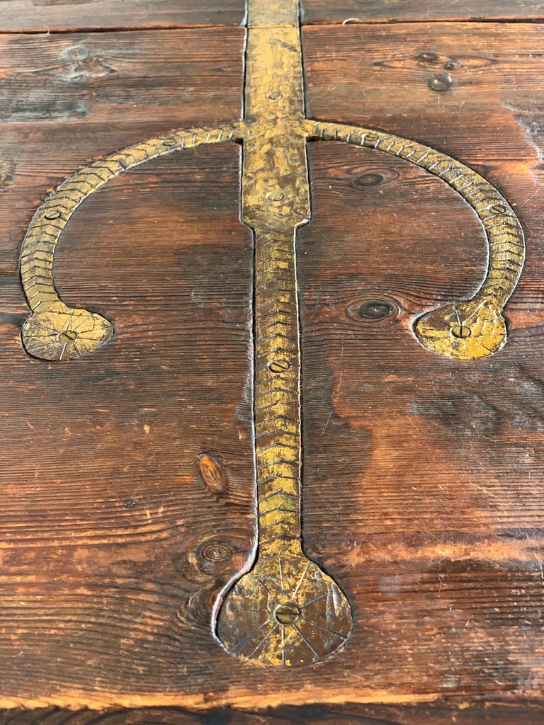 18th Century Spanish Gateleg Table with Two Leafs with Embedded Irons