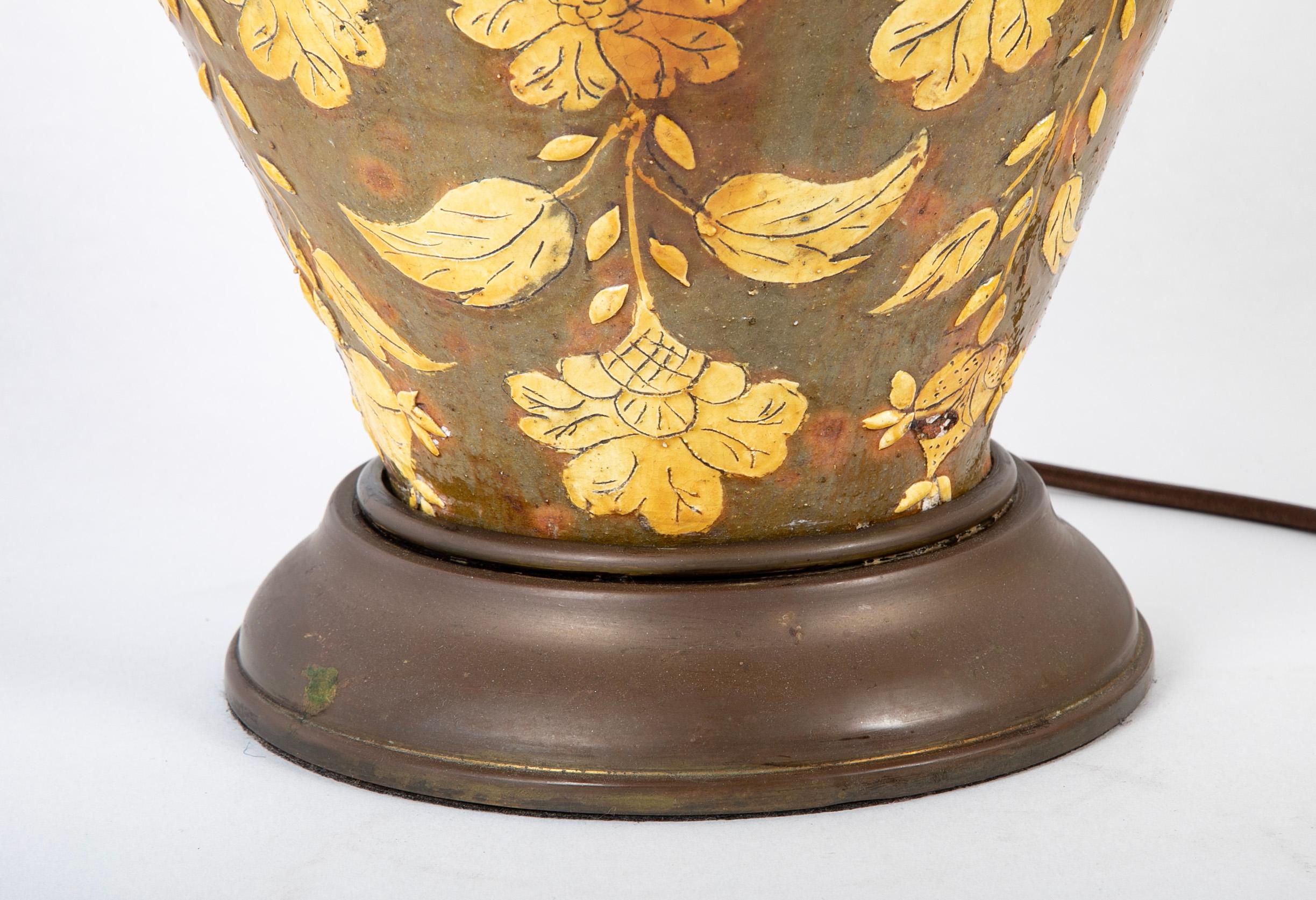Barocco Vaso in ceramica smaltata spagnolo del XVIII secolo montato come lampada da tavolo in vendita