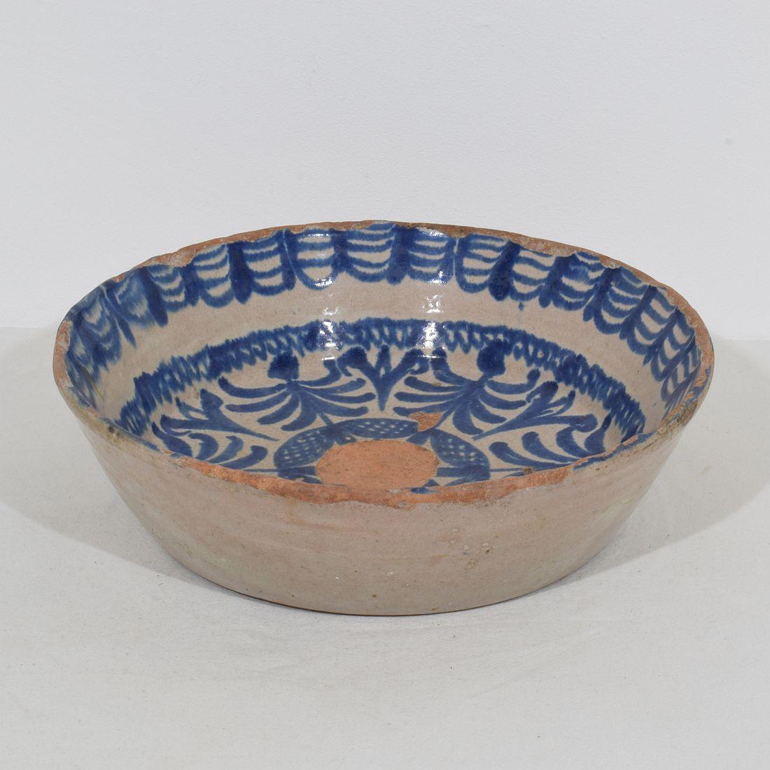 18th Century Spanish Glazed Terracotta Bowl In Good Condition For Sale In Buisson, FR