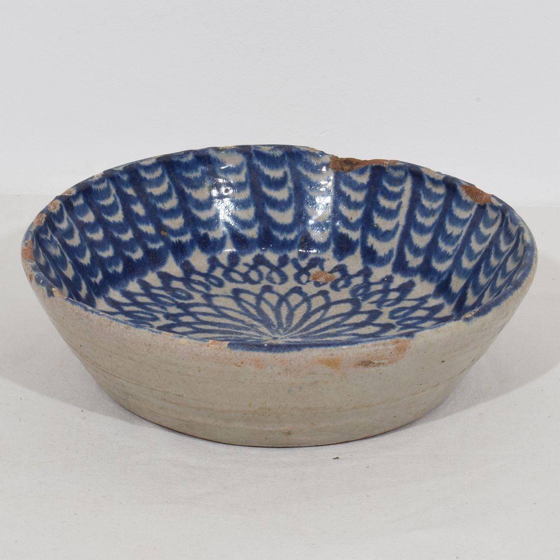 18th Century Spanish Glazed Terracotta Bowl In Good Condition In Buisson, FR
