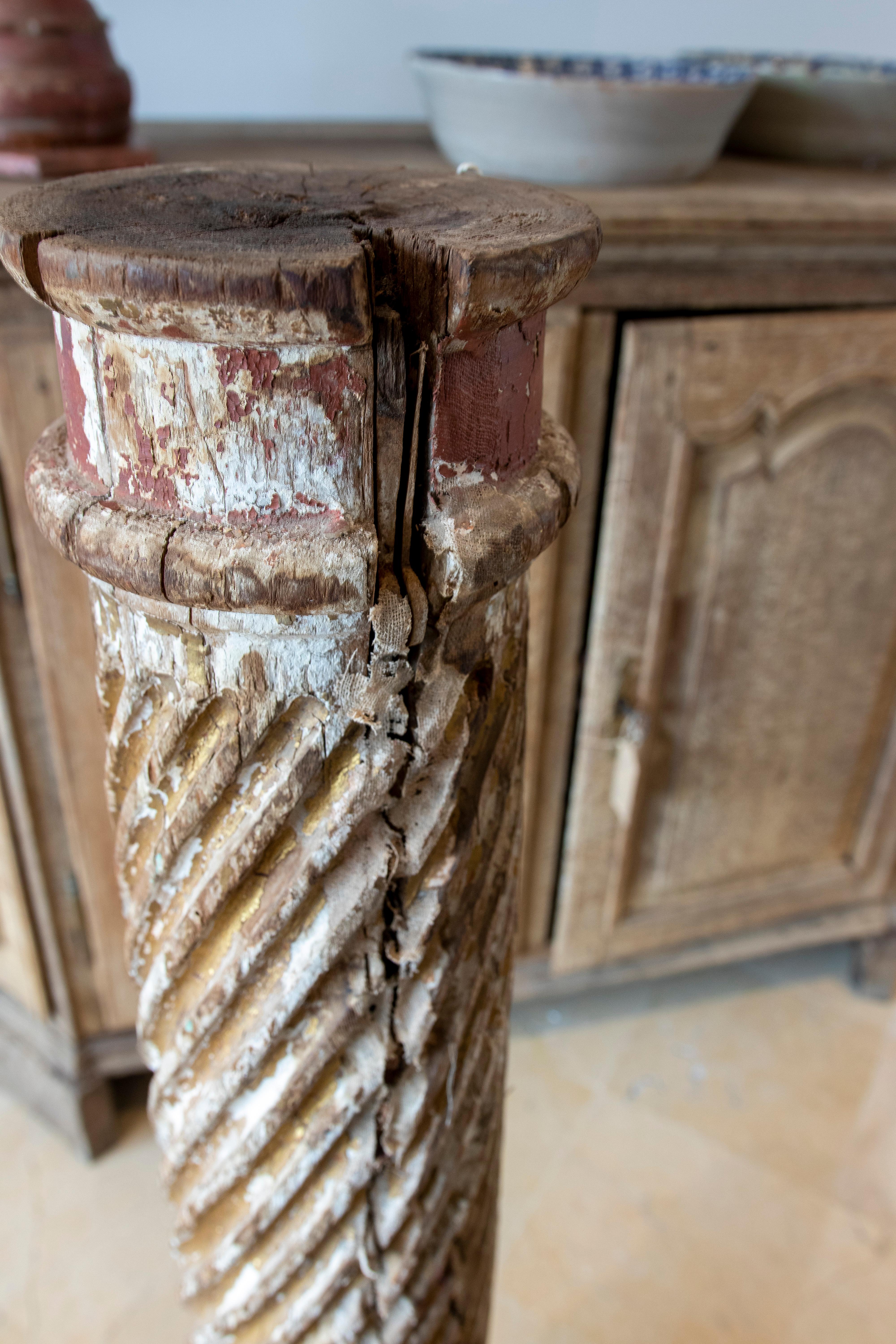 18th Century Spanish Hand-Carved Fluted Wood Column For Sale 2