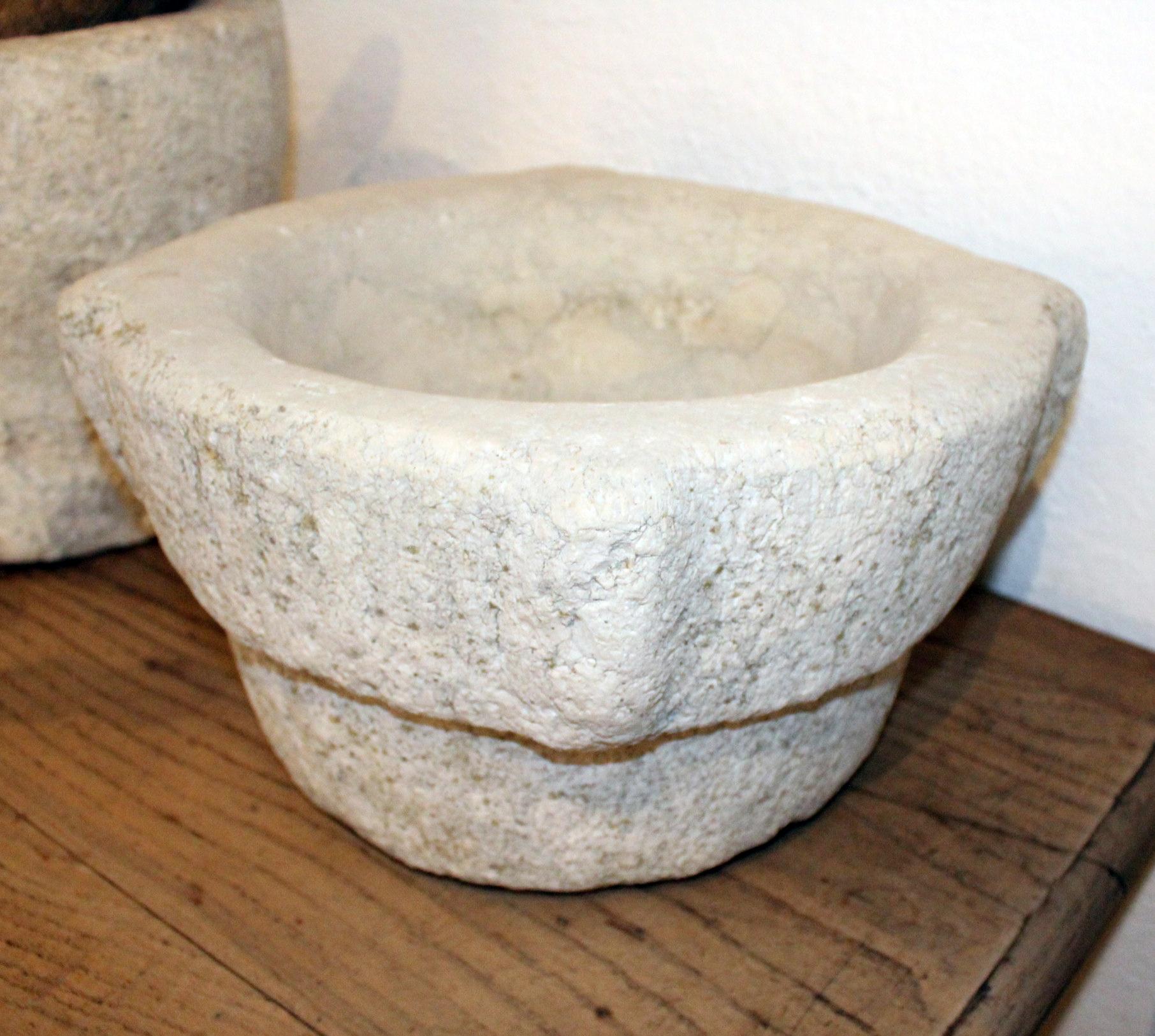 18th Century Spanish Hand Carved Stone Kitchen Mortar In Good Condition In Marbella, ES