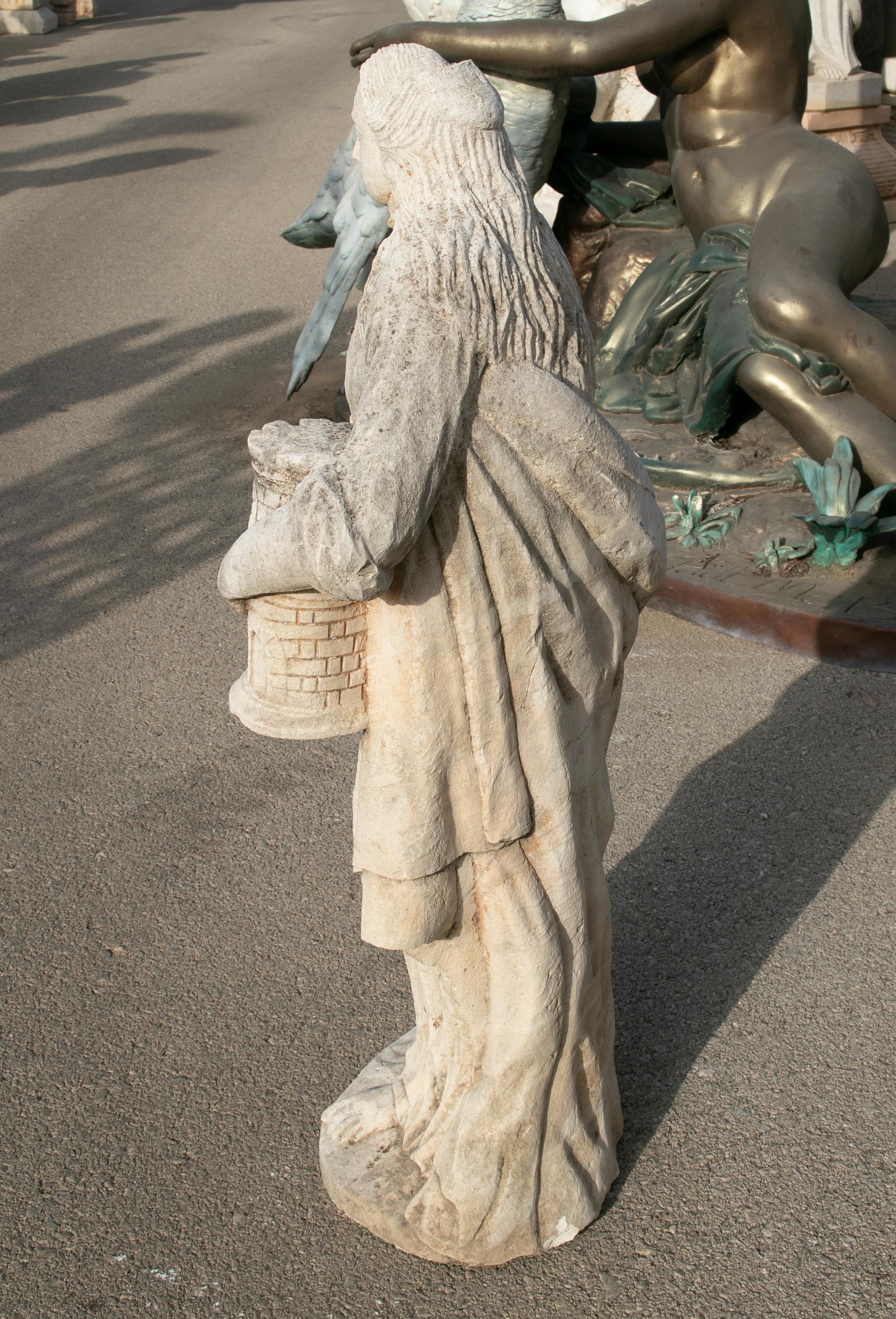 Espagnol sculpture espagnole en pierre sculptée à la main du 18e siècle représentant Sainte Catherine de Palma en vente