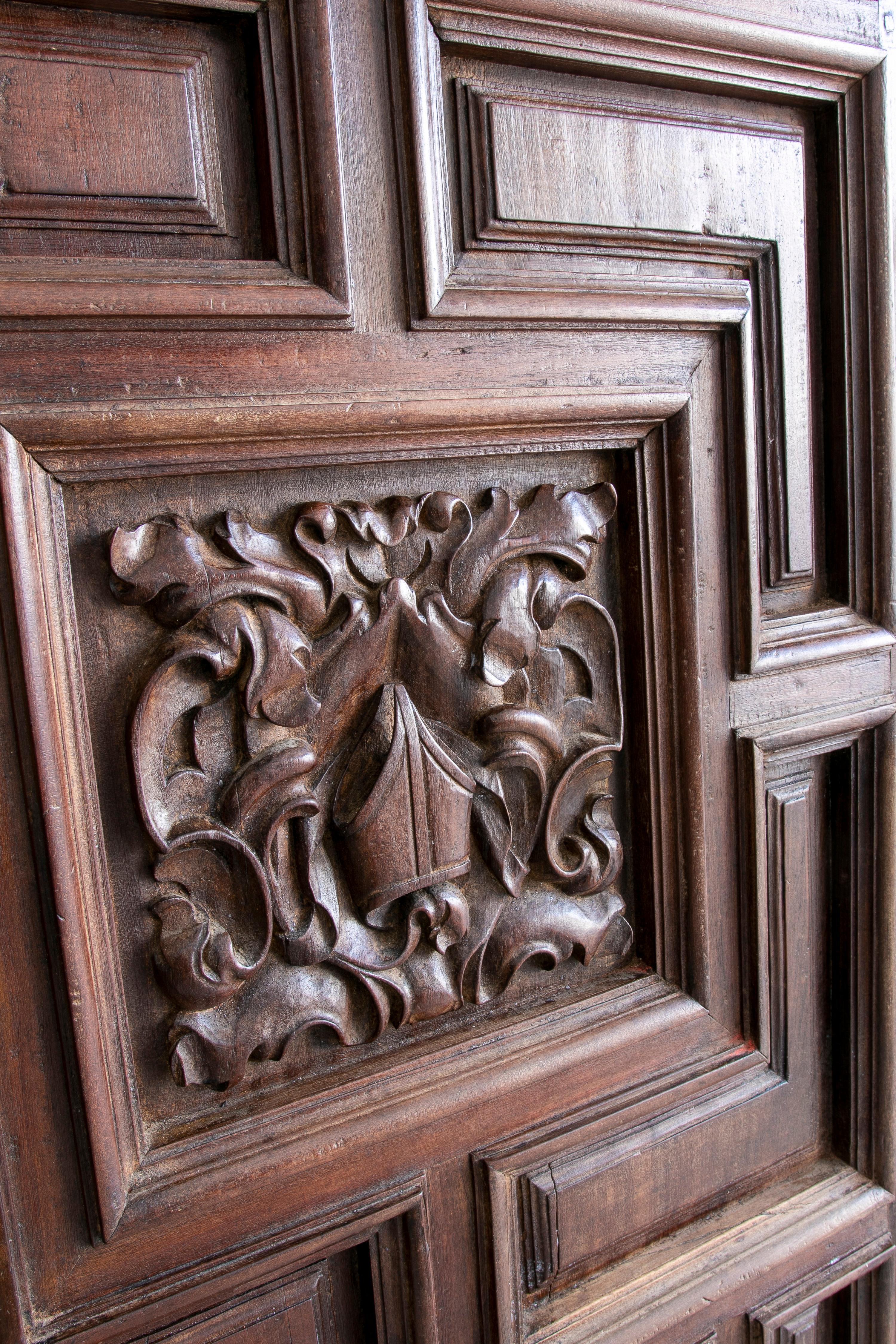 18th Century Spanish Hand Carved Walnut Wide Panel Door w/ Mitre on Crest In Good Condition For Sale In Marbella, ES