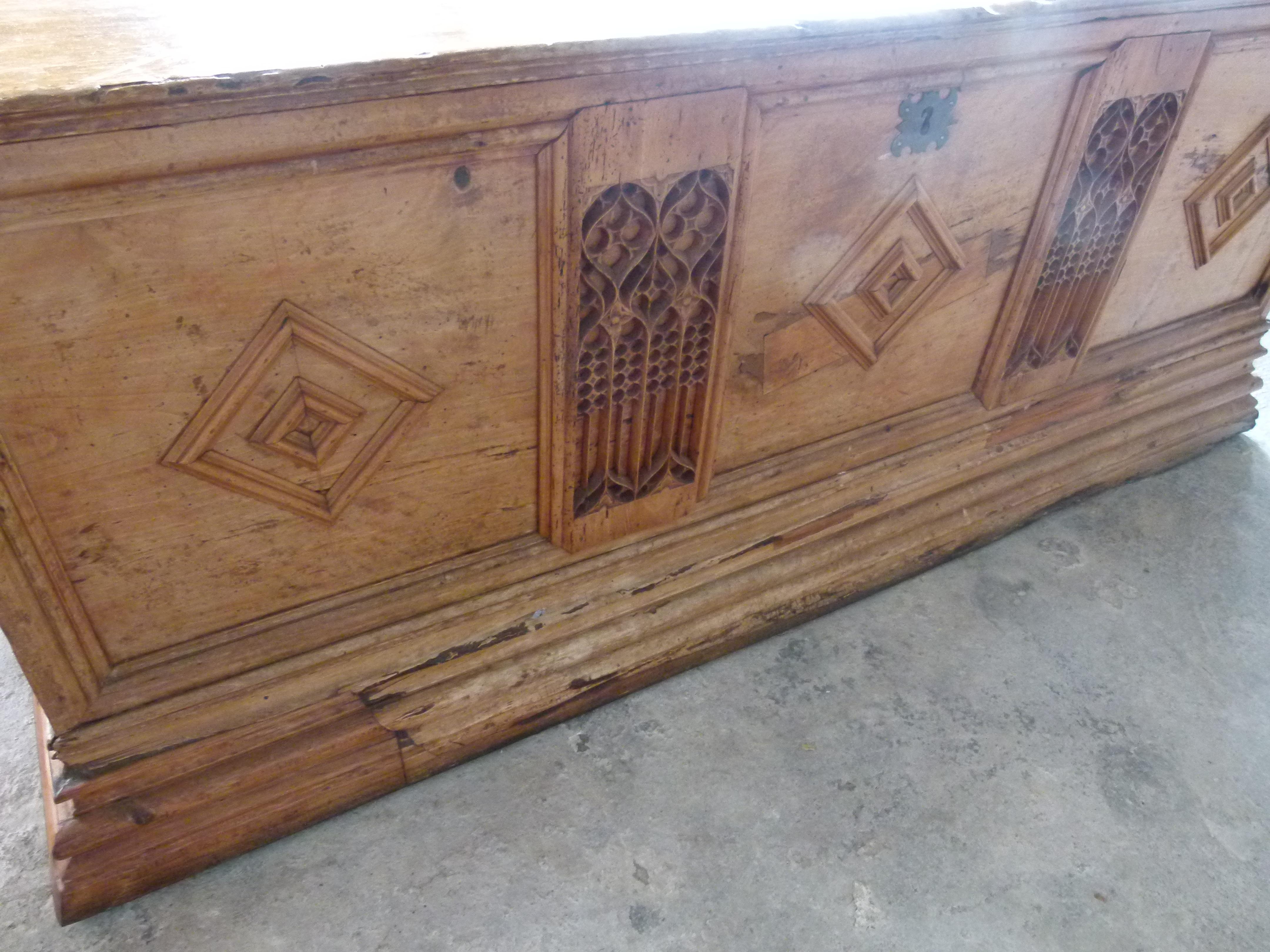 Other 18th Century Spanish Large Carved Walnut Trunk