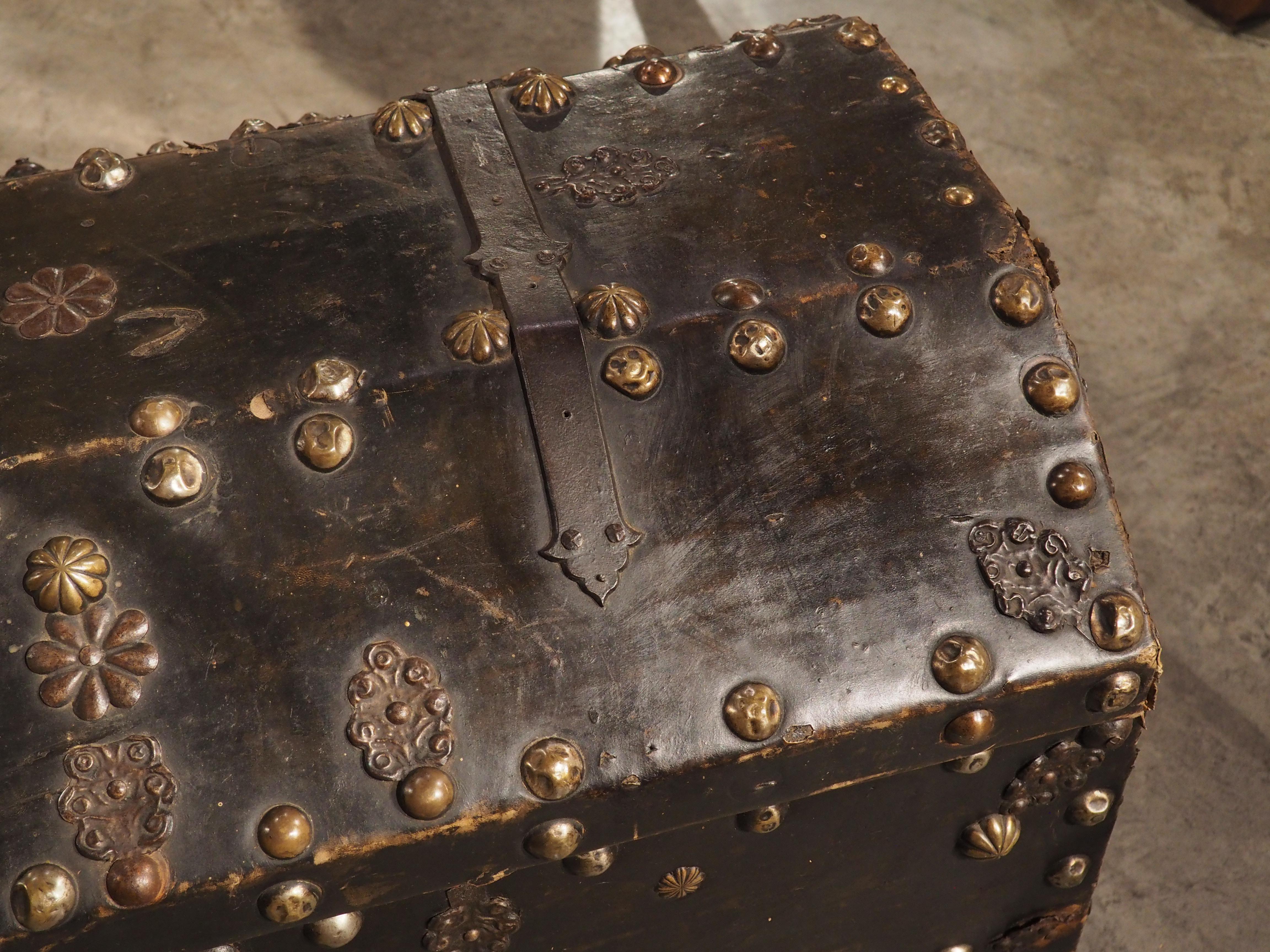 18th Century Spanish Leather Trunk with Large Studded Nailhead Decoration For Sale 11