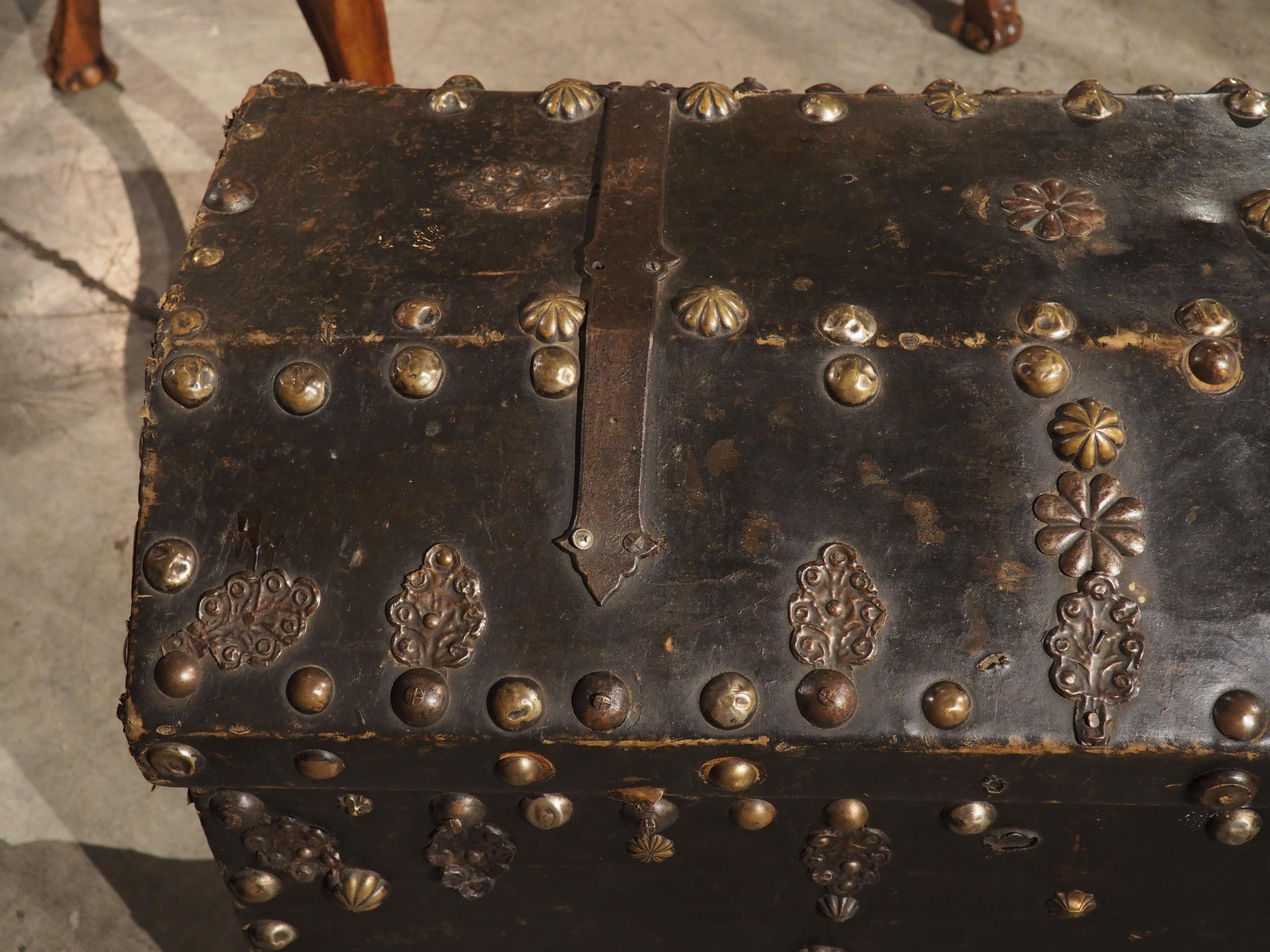 18th Century Spanish Leather Trunk with Large Studded Nailhead Decoration For Sale 13