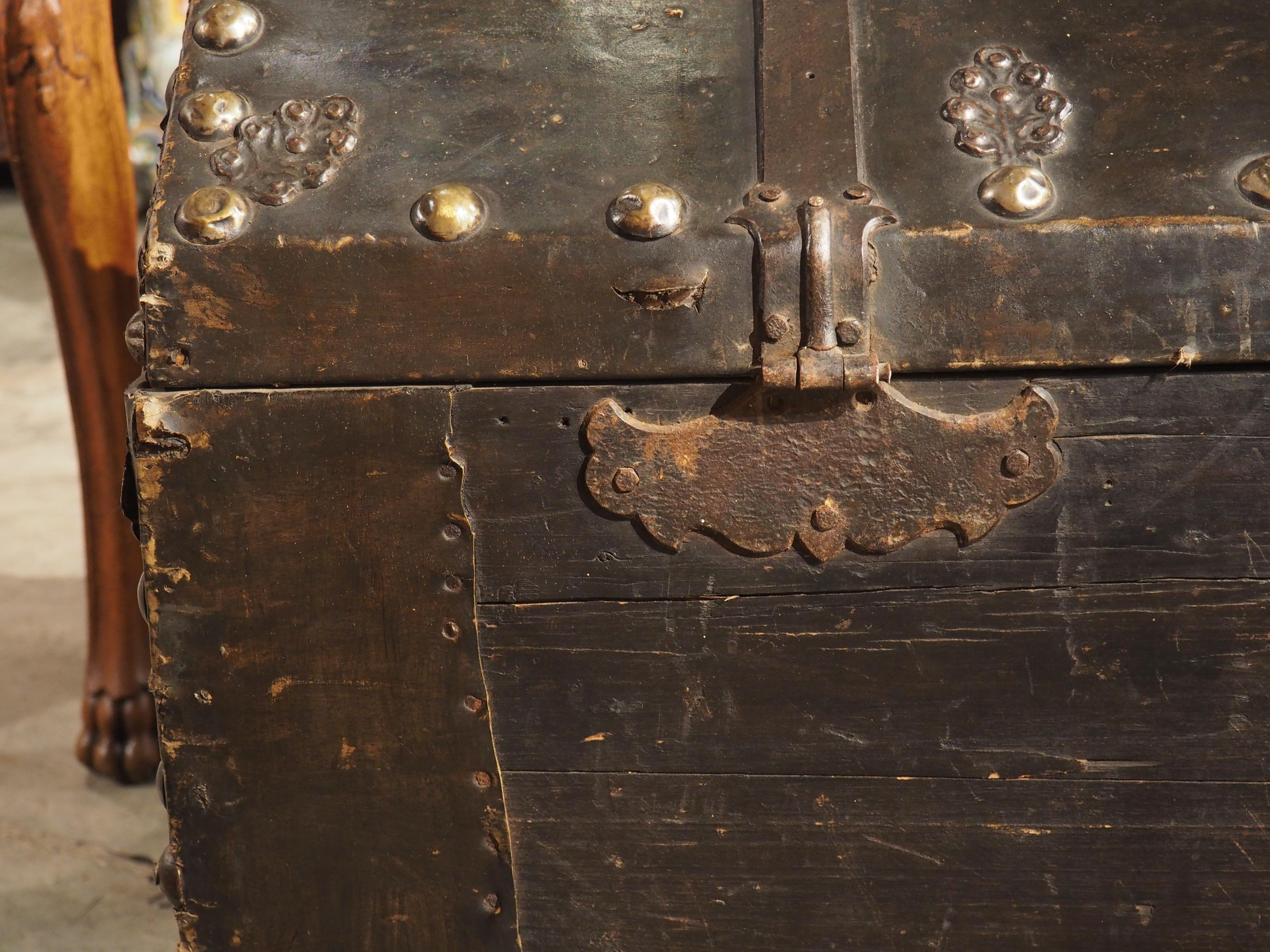18th Century Spanish Leather Trunk with Large Studded Nailhead Decoration For Sale 4
